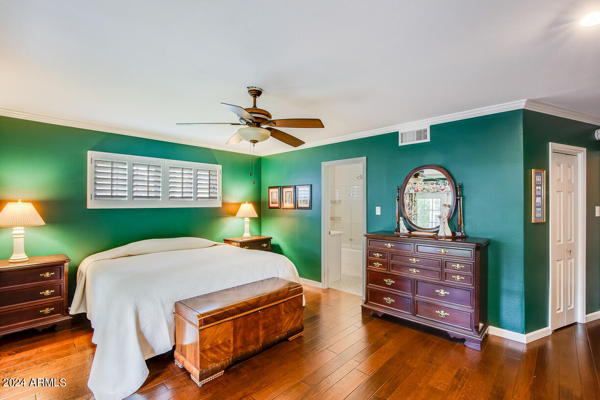 105 W HARMONT Drive