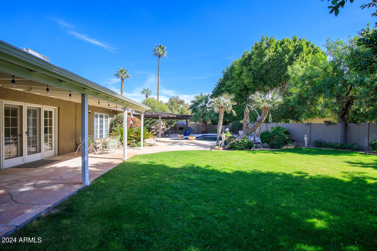 105 W HARMONT Drive