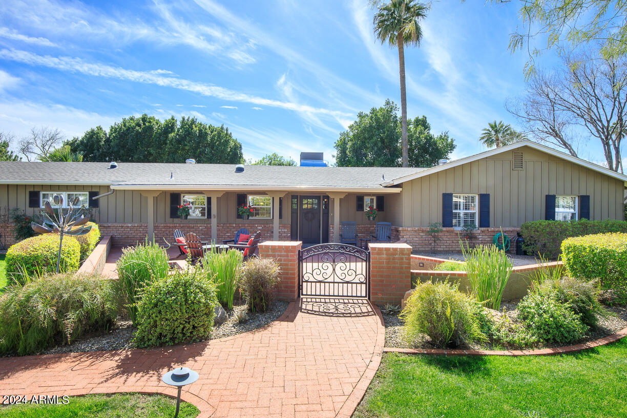 105 W HARMONT Drive