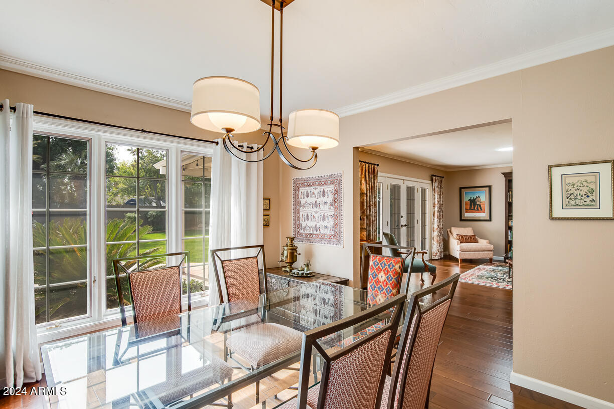 105 W HARMONT Drive