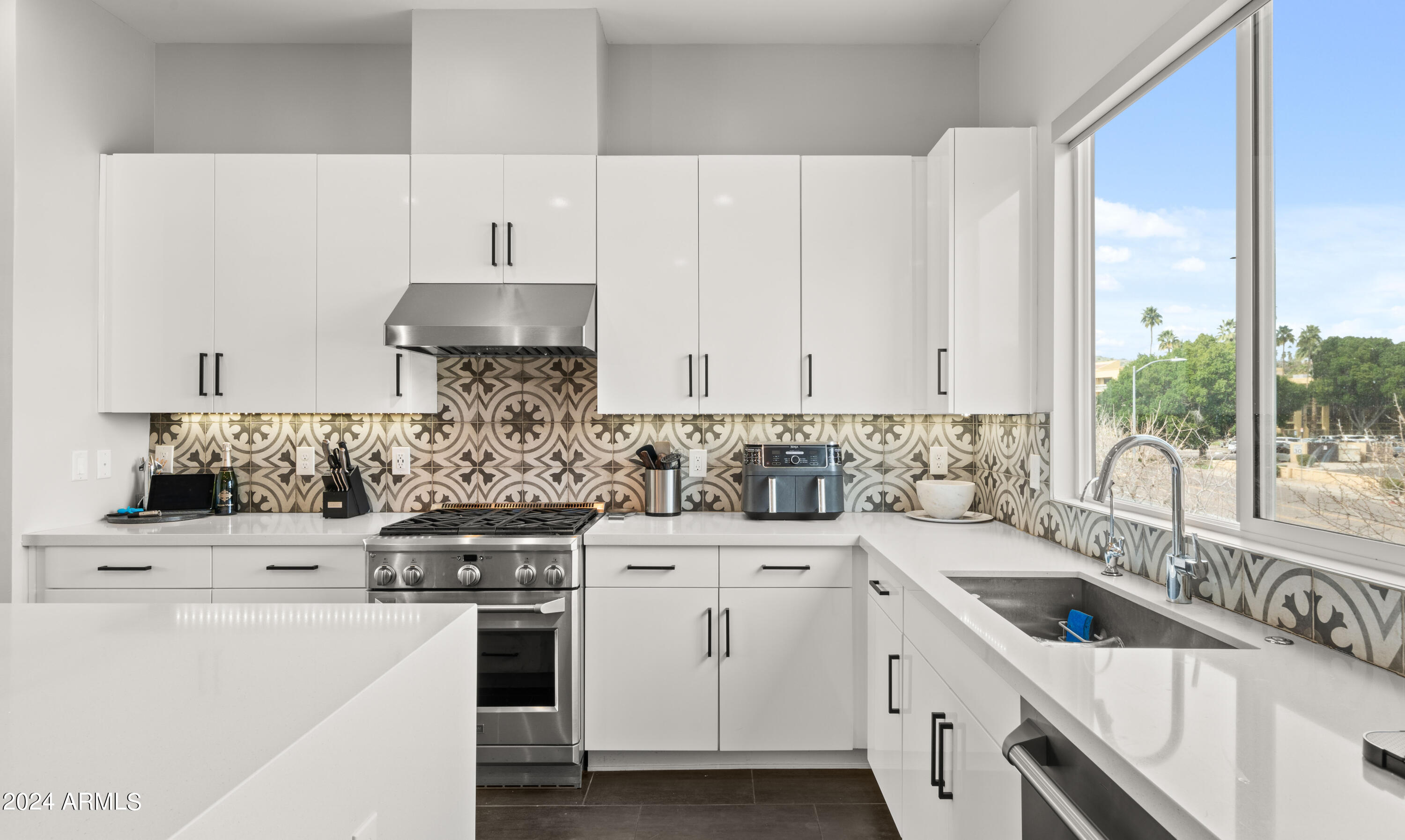 1717 E MORTEN Avenue # 5