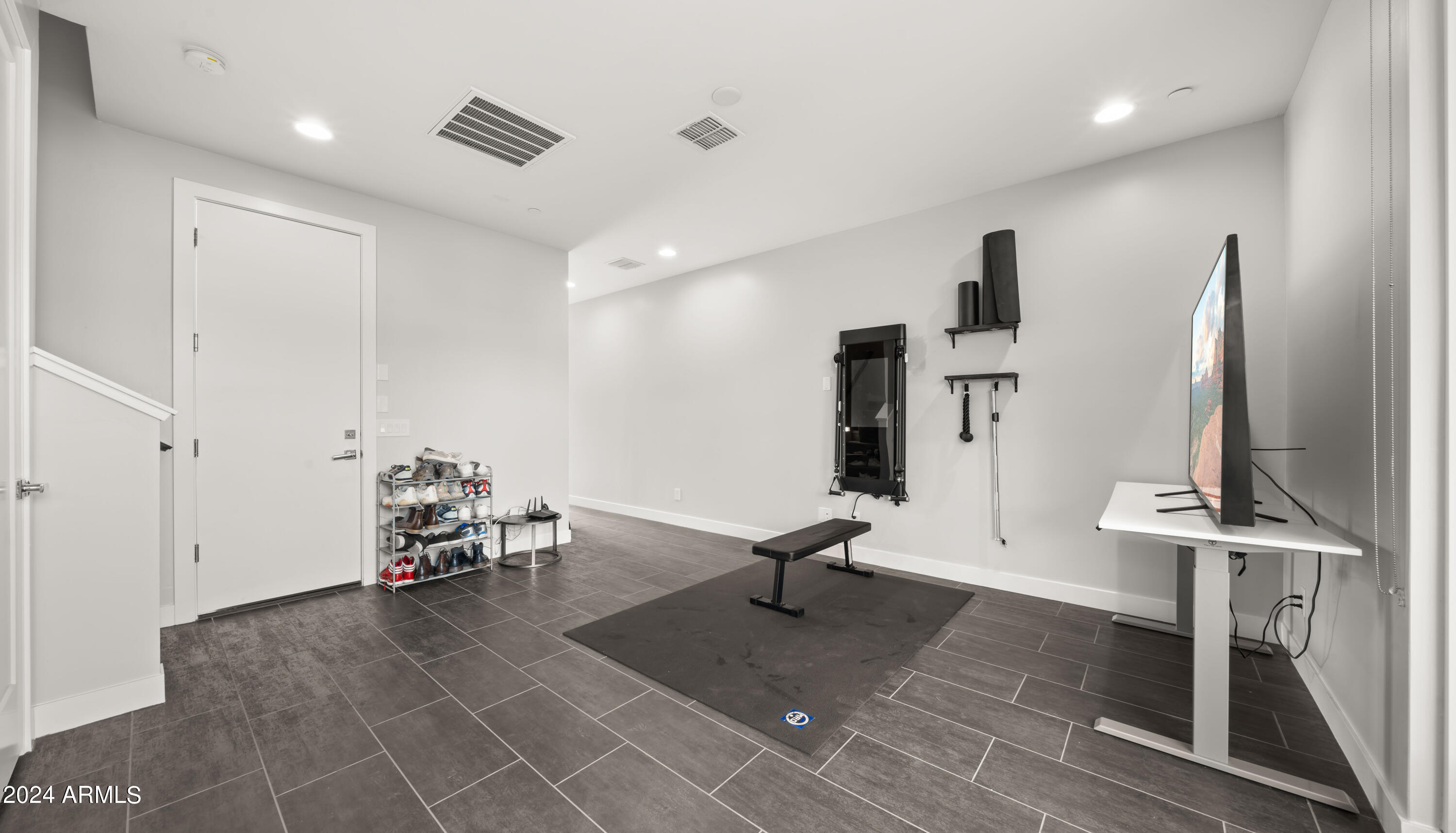 1717 E MORTEN Avenue # 5