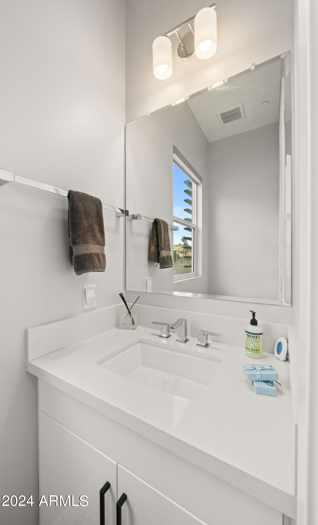 1717 E MORTEN Avenue # 5