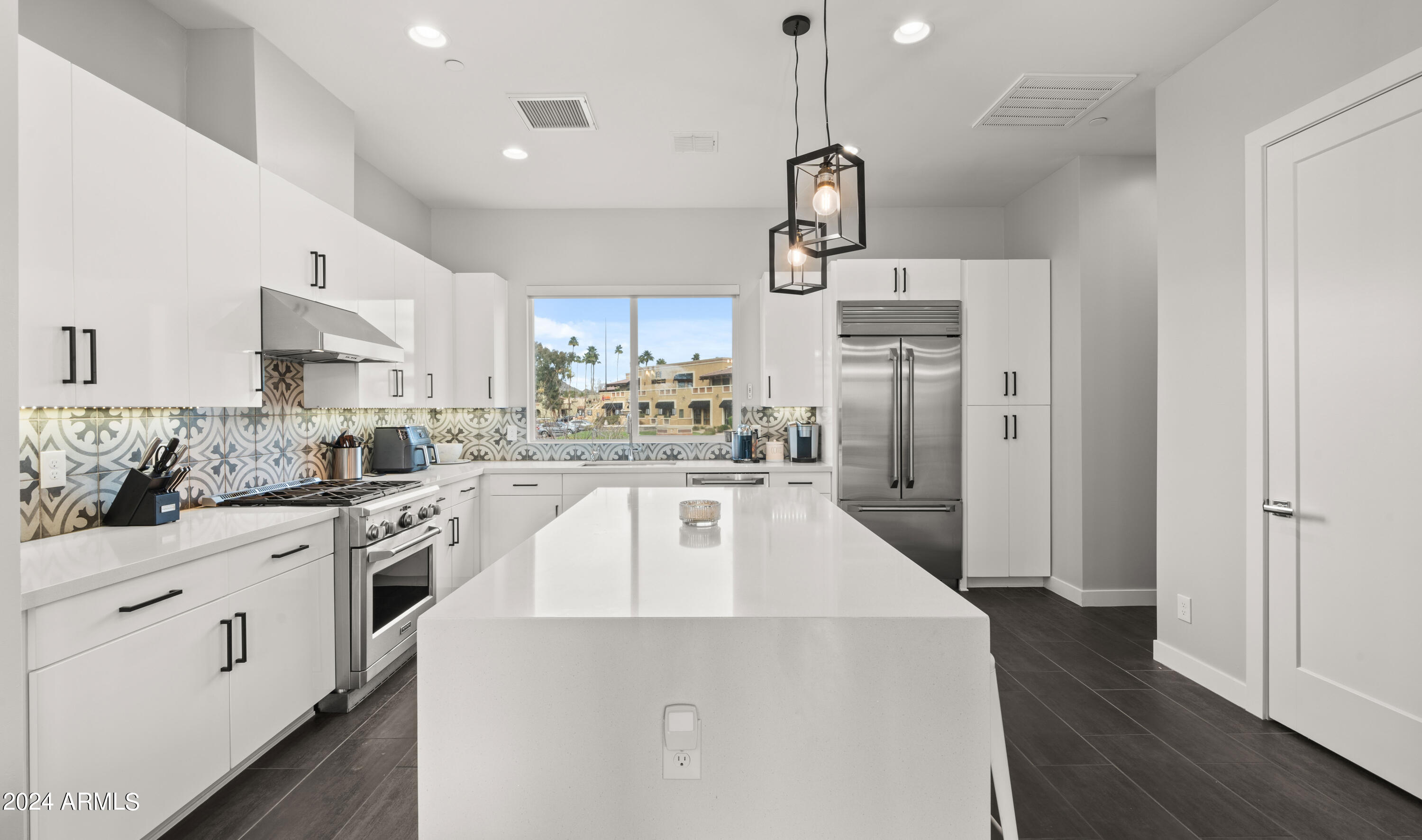 1717 E MORTEN Avenue # 5