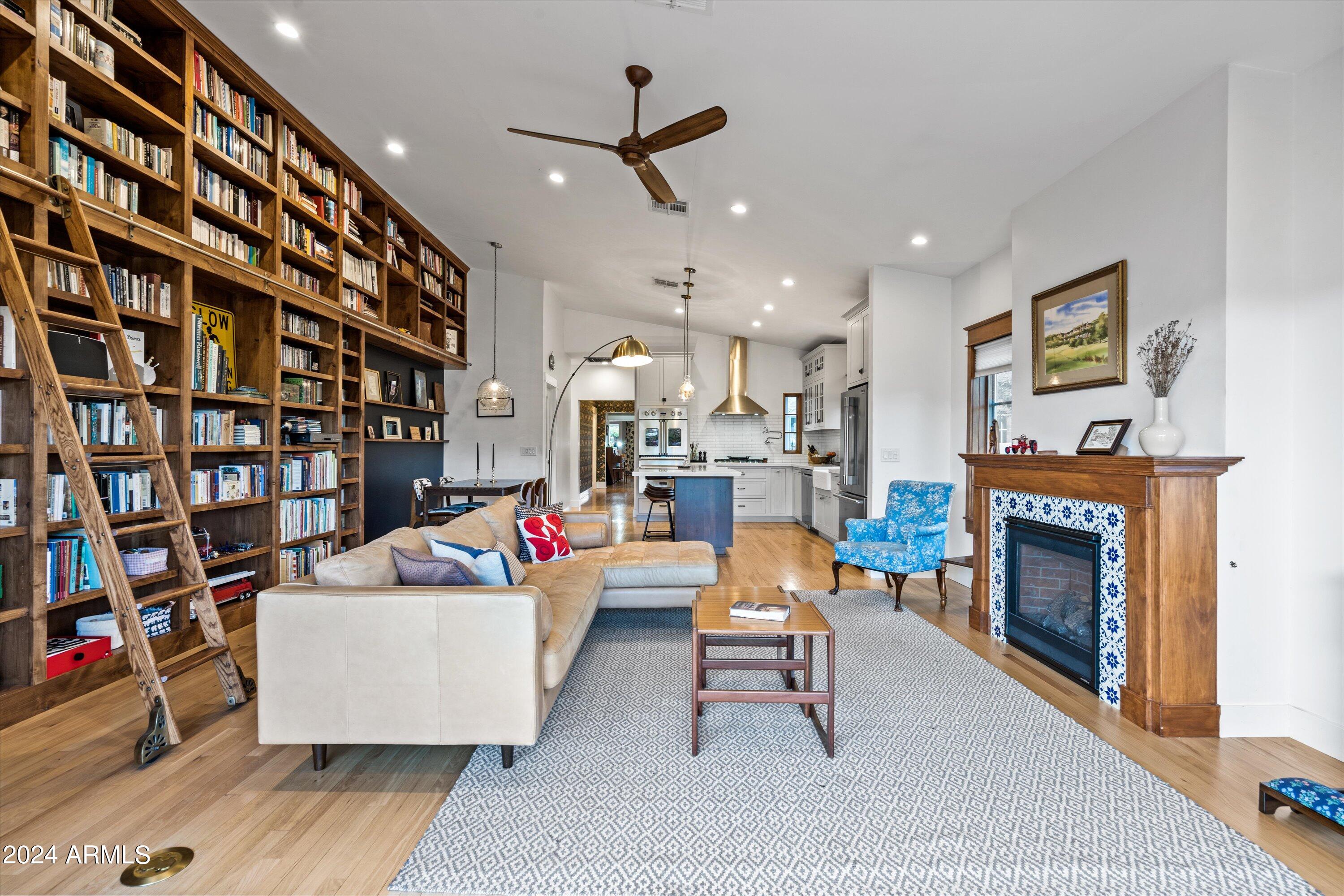 53 W Lynwood Street