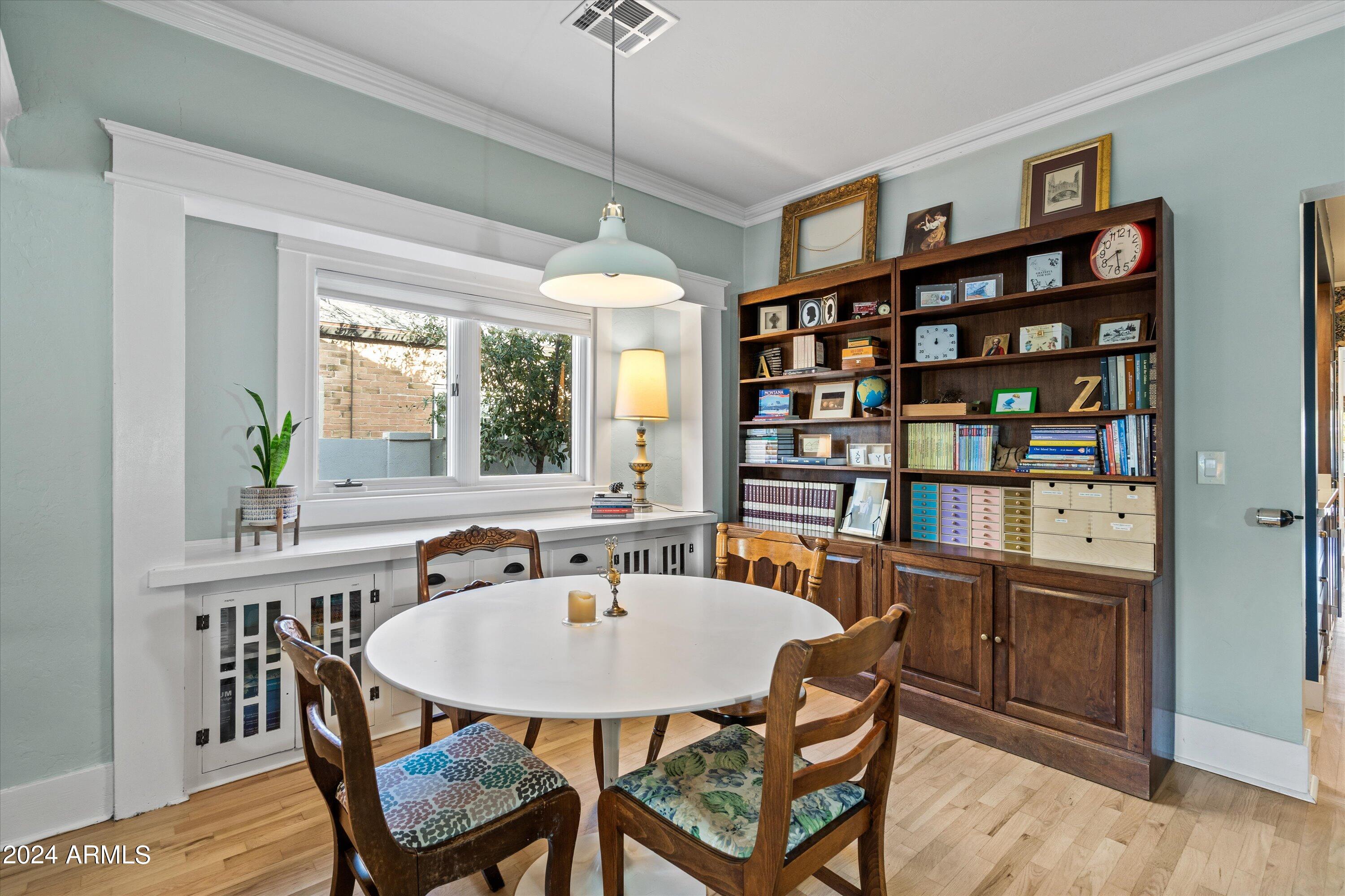 53 W Lynwood Street