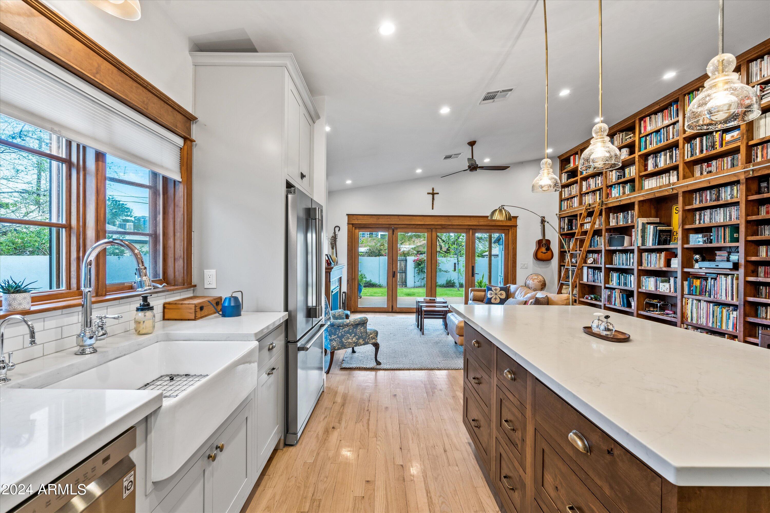 53 W Lynwood Street