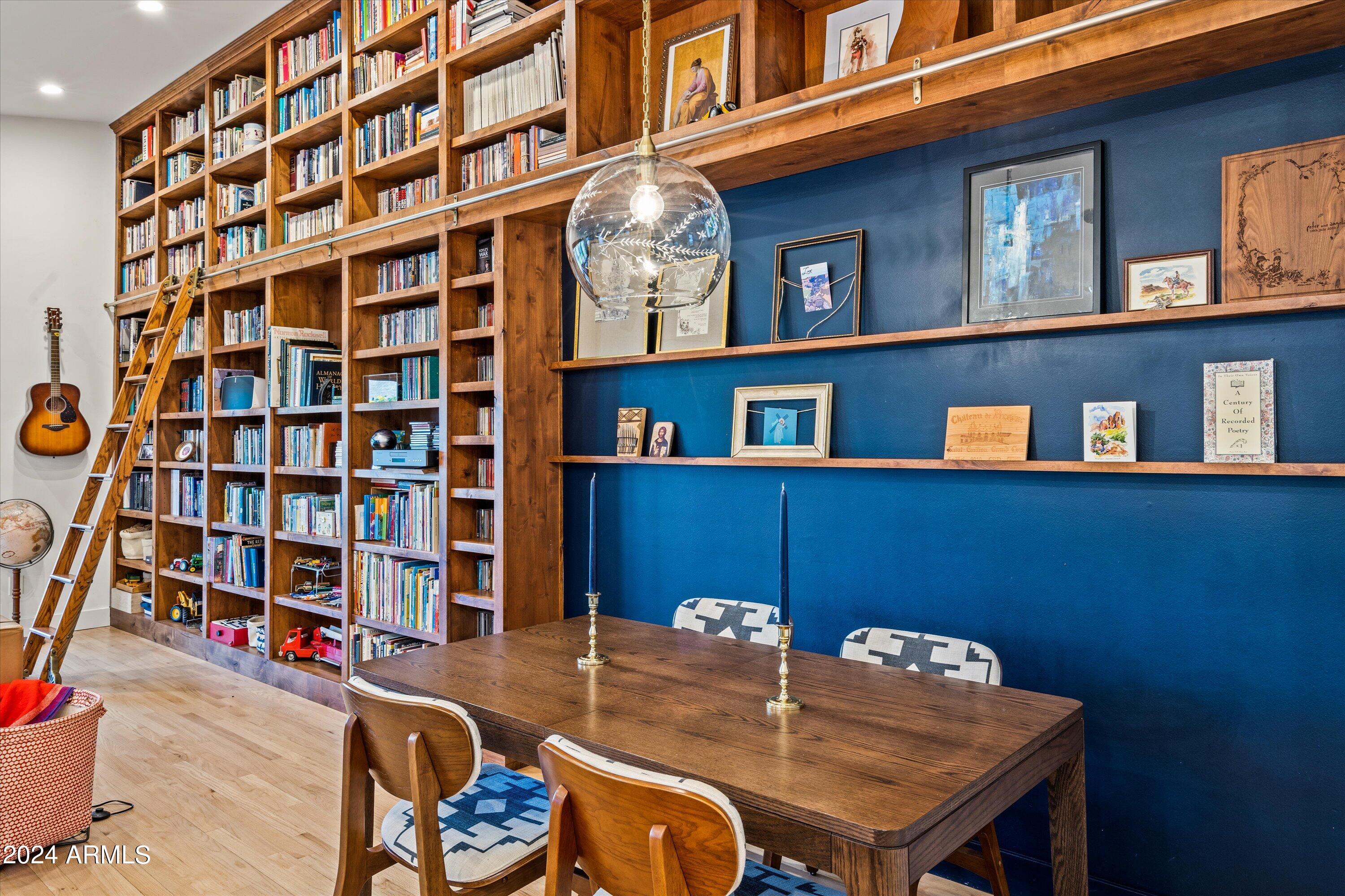 53 W Lynwood Street
