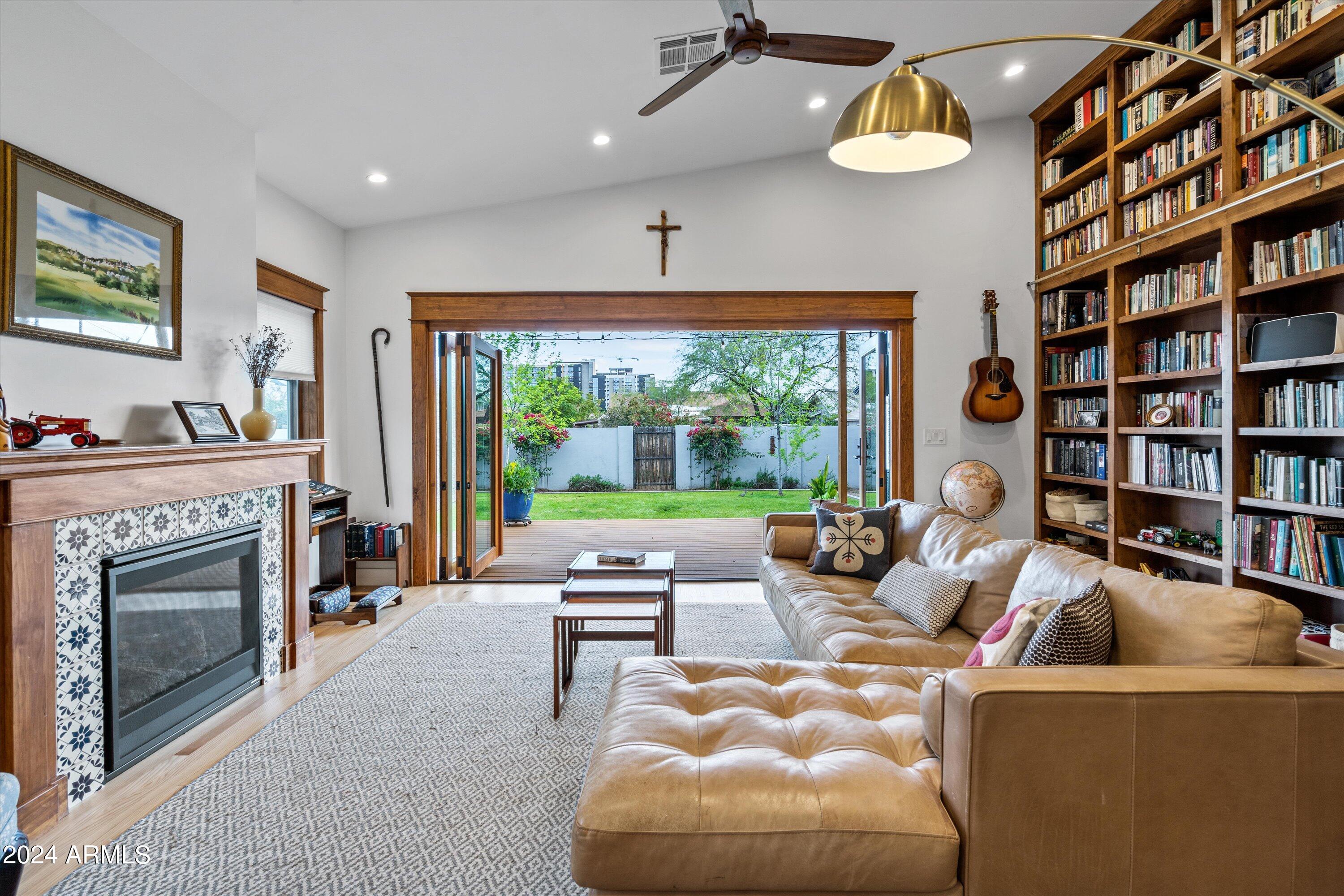 53 W Lynwood Street