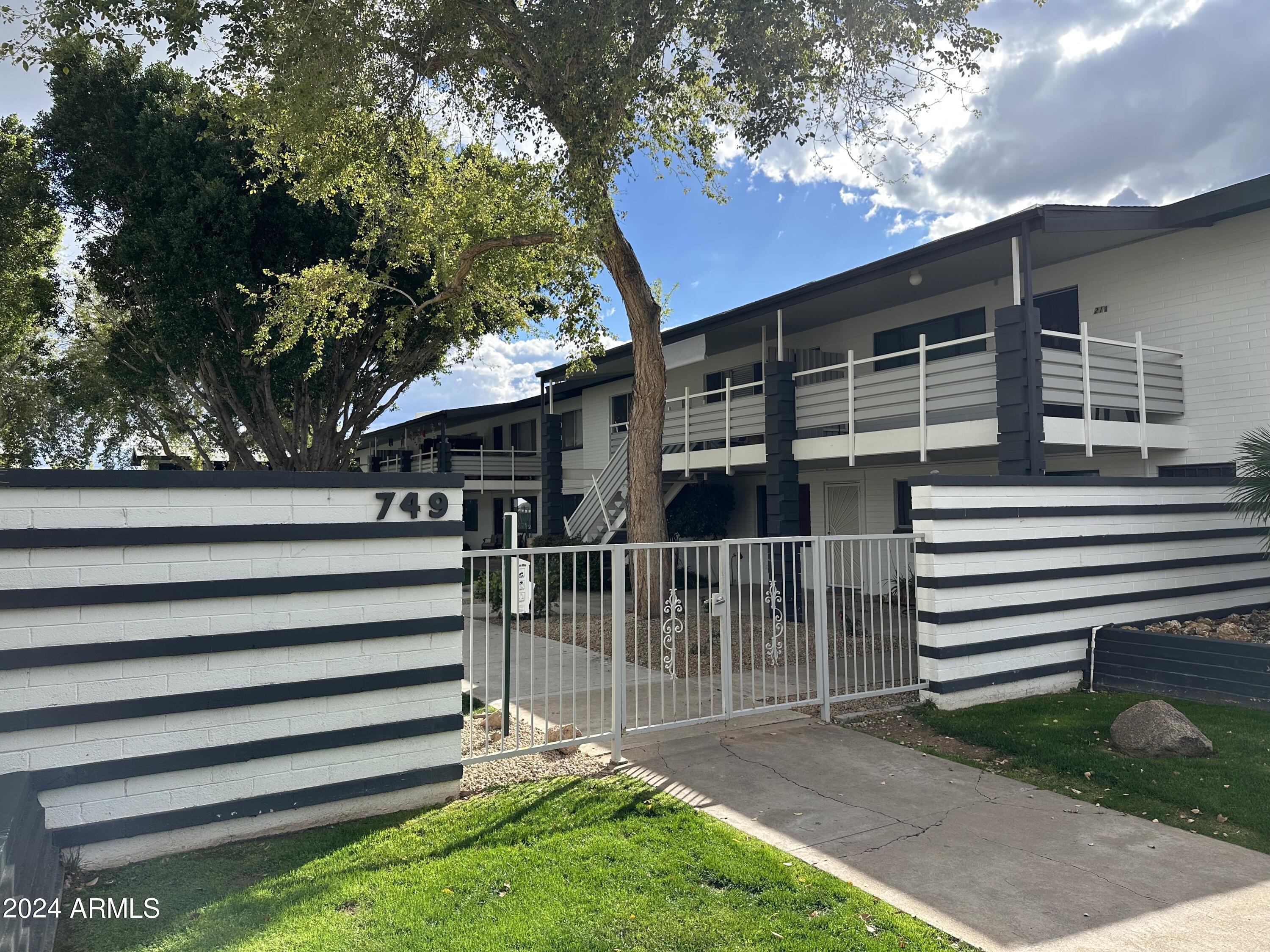 749 E MONTEBELLO Avenue # 118