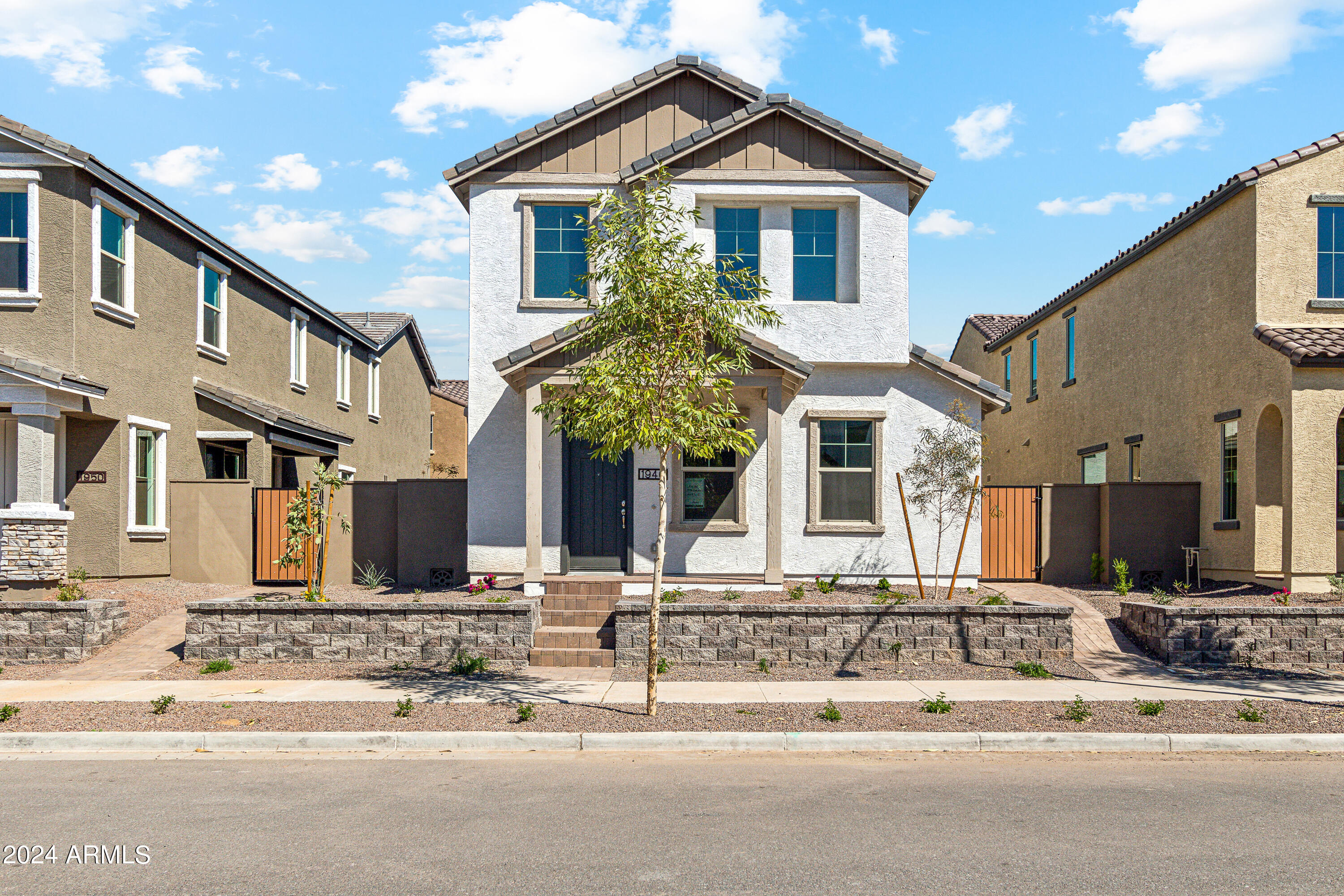 1946 W LARIAT Lane