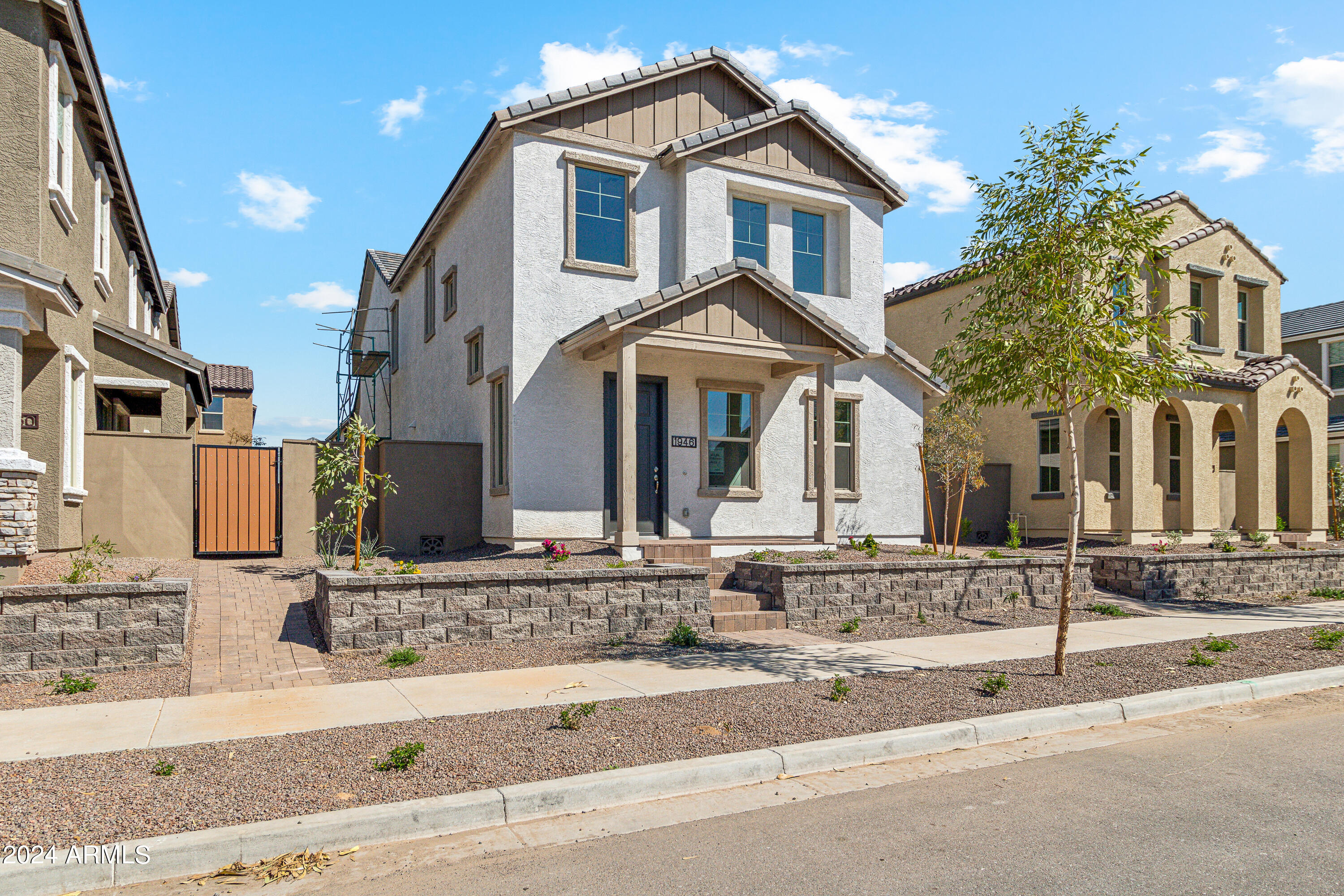 1946 W LARIAT Lane