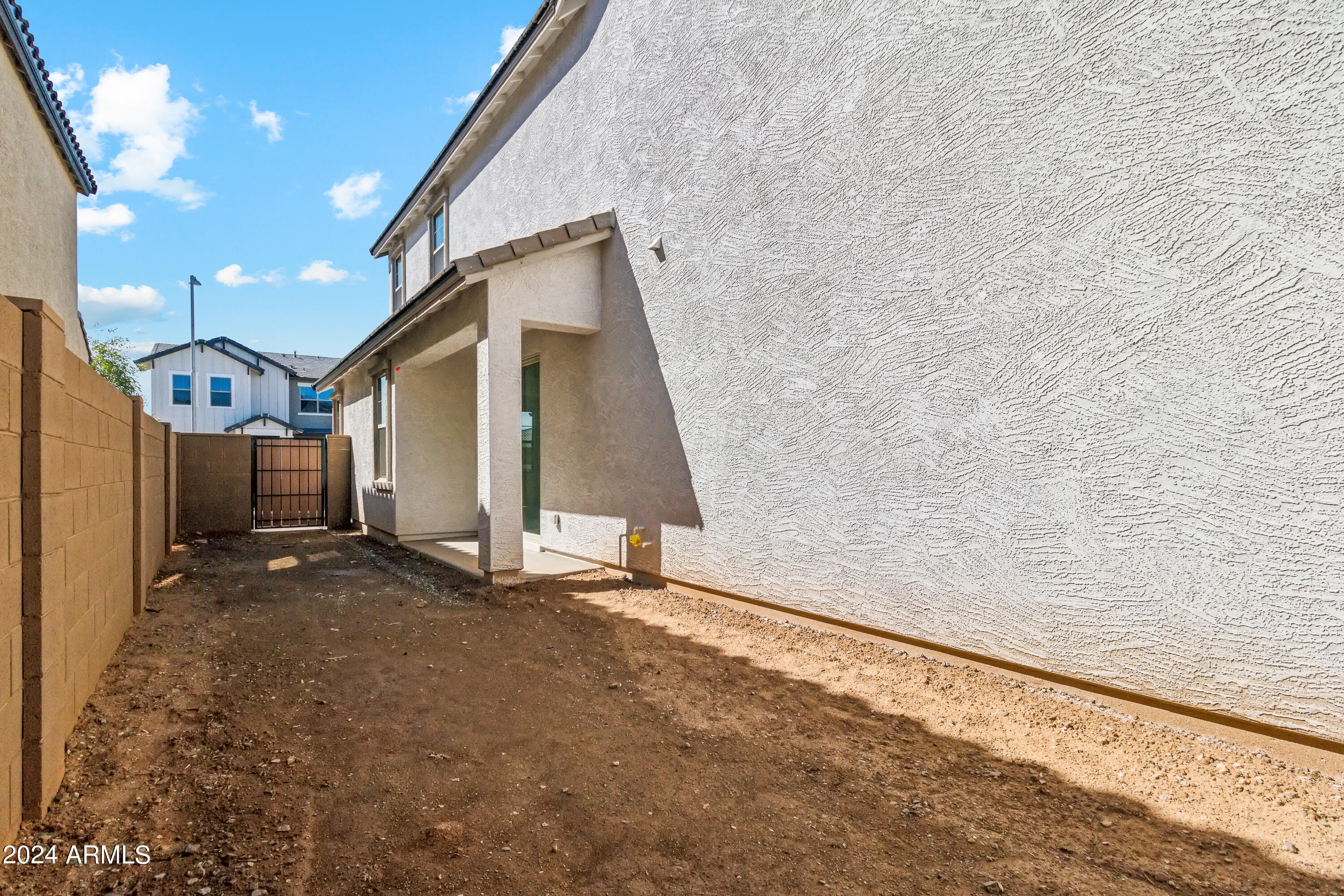 1946 W LARIAT Lane