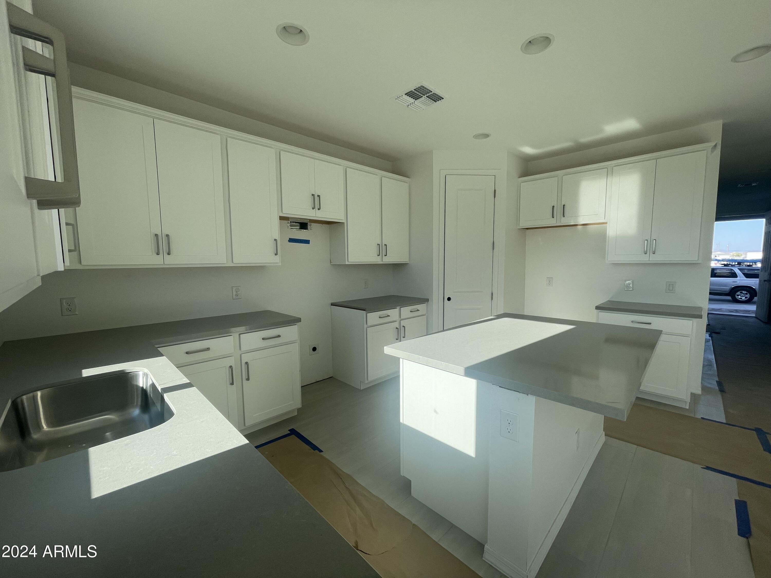 6116 S CALDERON --