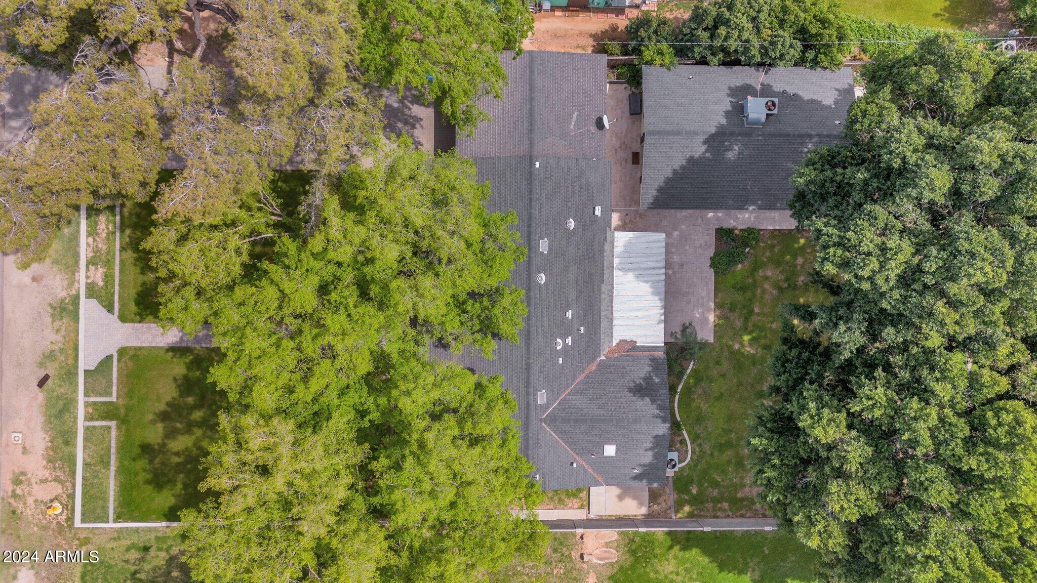3229 E CLARENDON Avenue