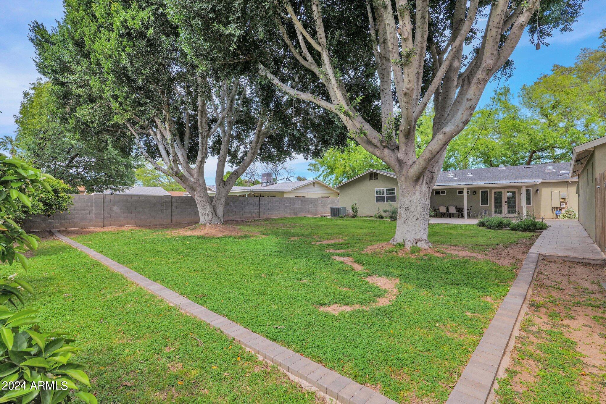 3229 E CLARENDON Avenue
