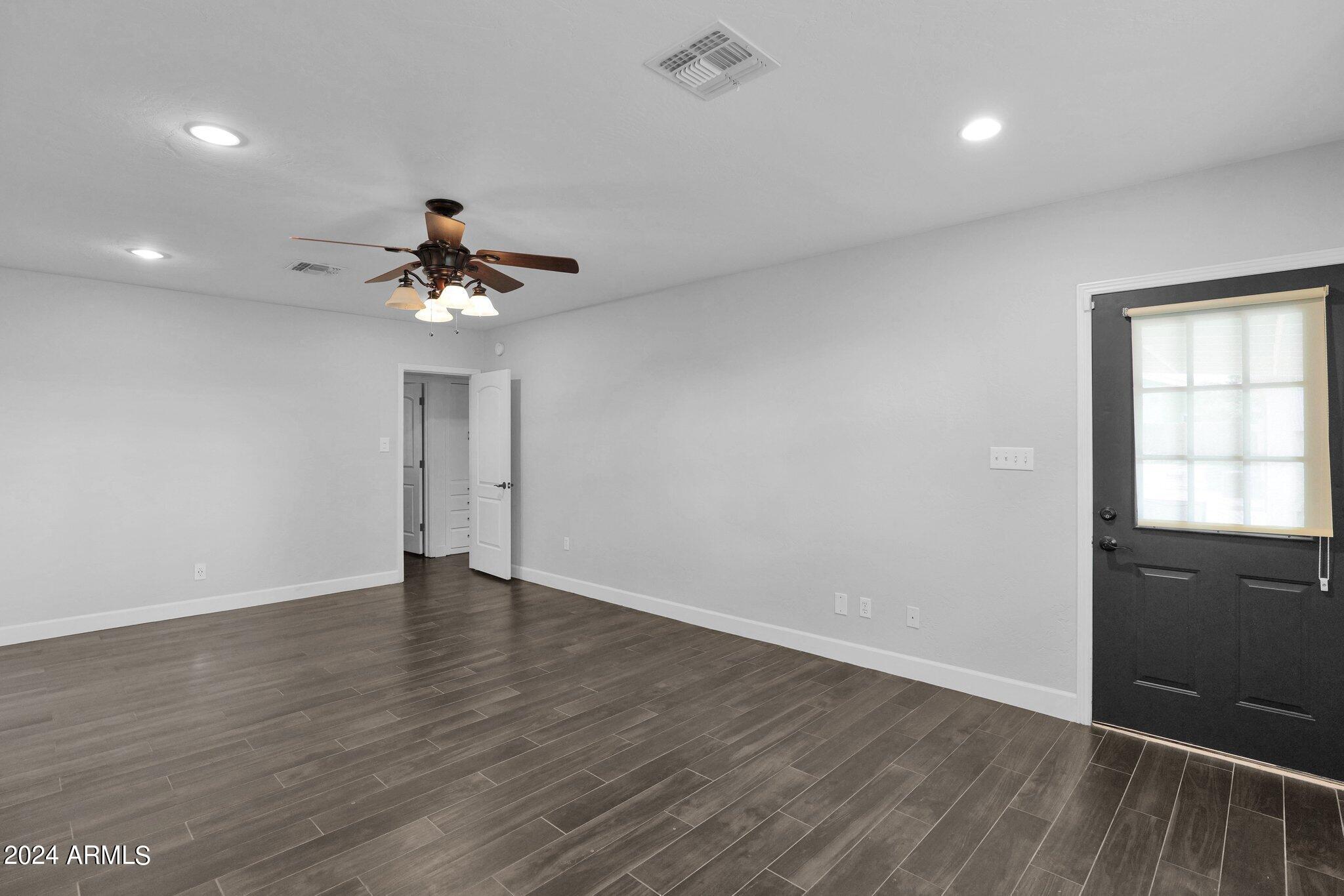 3229 E CLARENDON Avenue