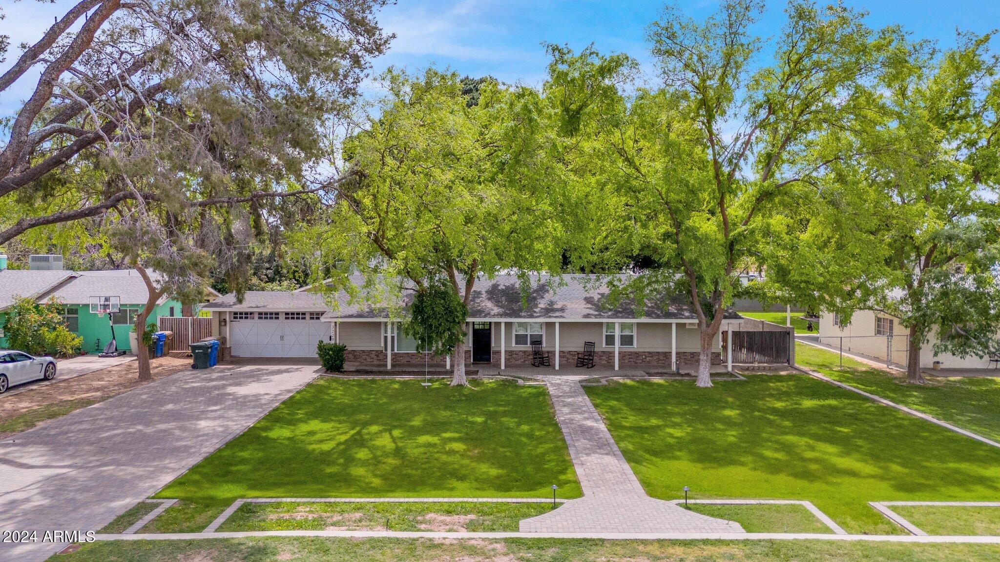 3229 E CLARENDON Avenue