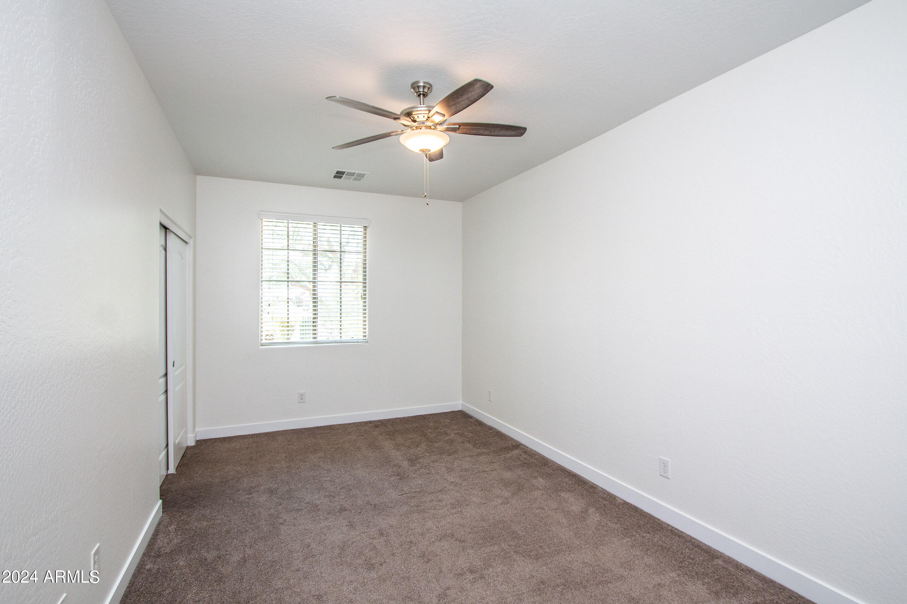 1076 W PAISLEY Drive