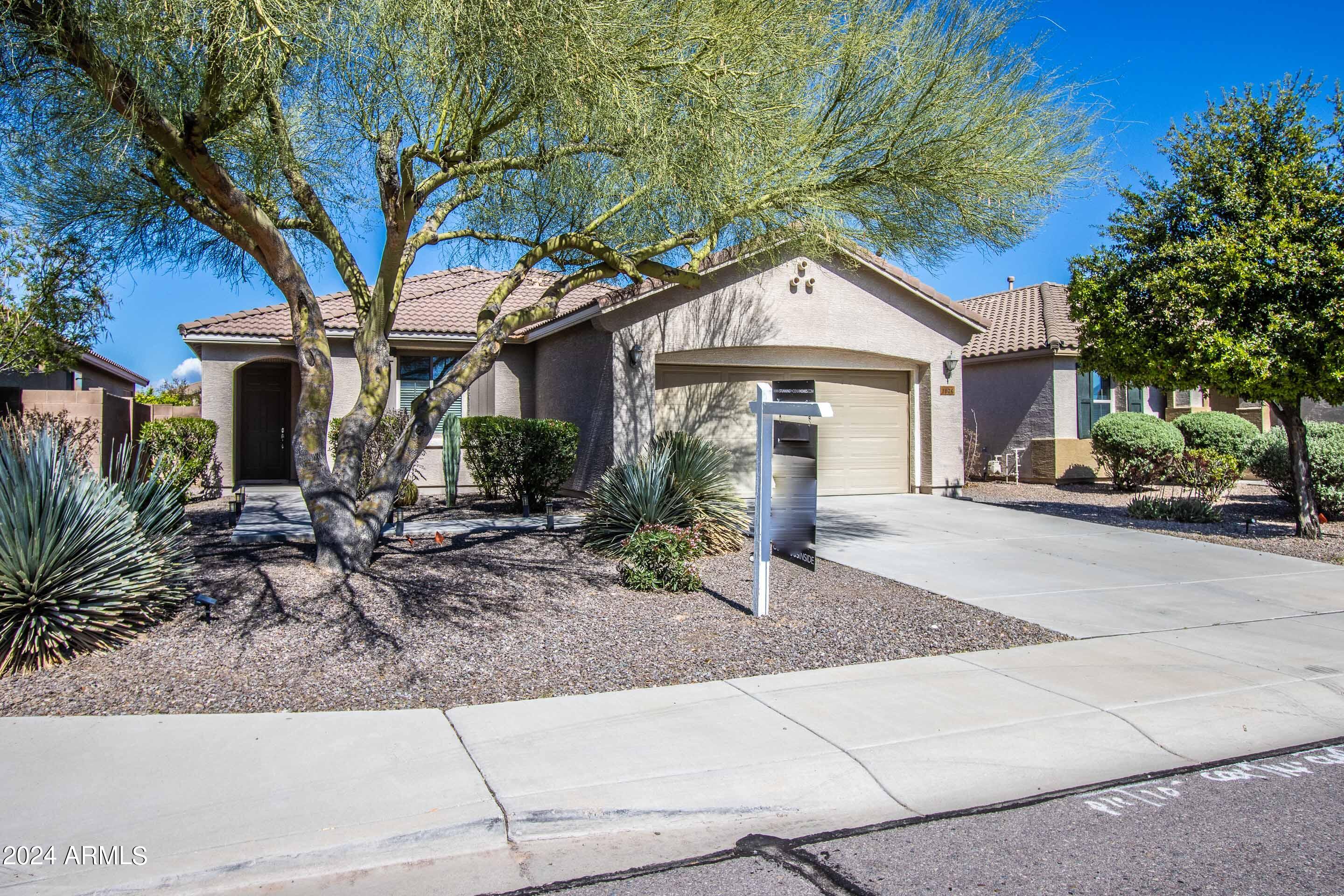 1076 W PAISLEY Drive