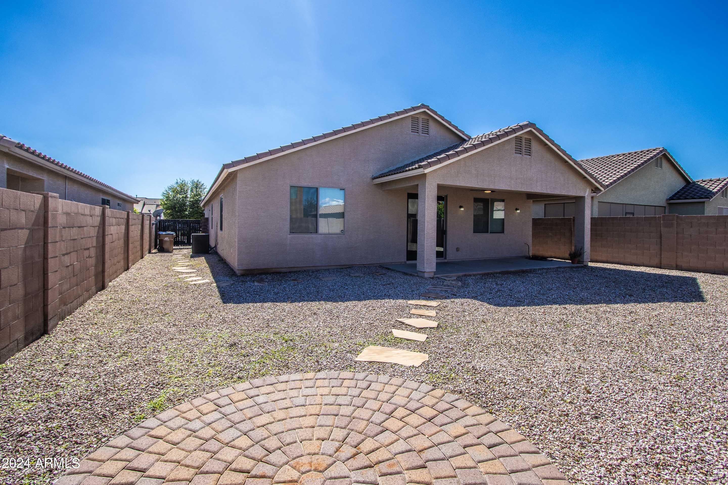 1076 W PAISLEY Drive