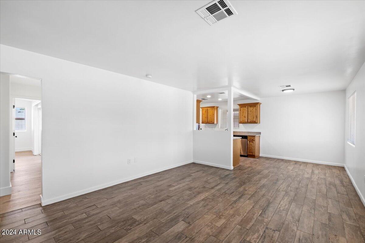 528 W 18TH Street