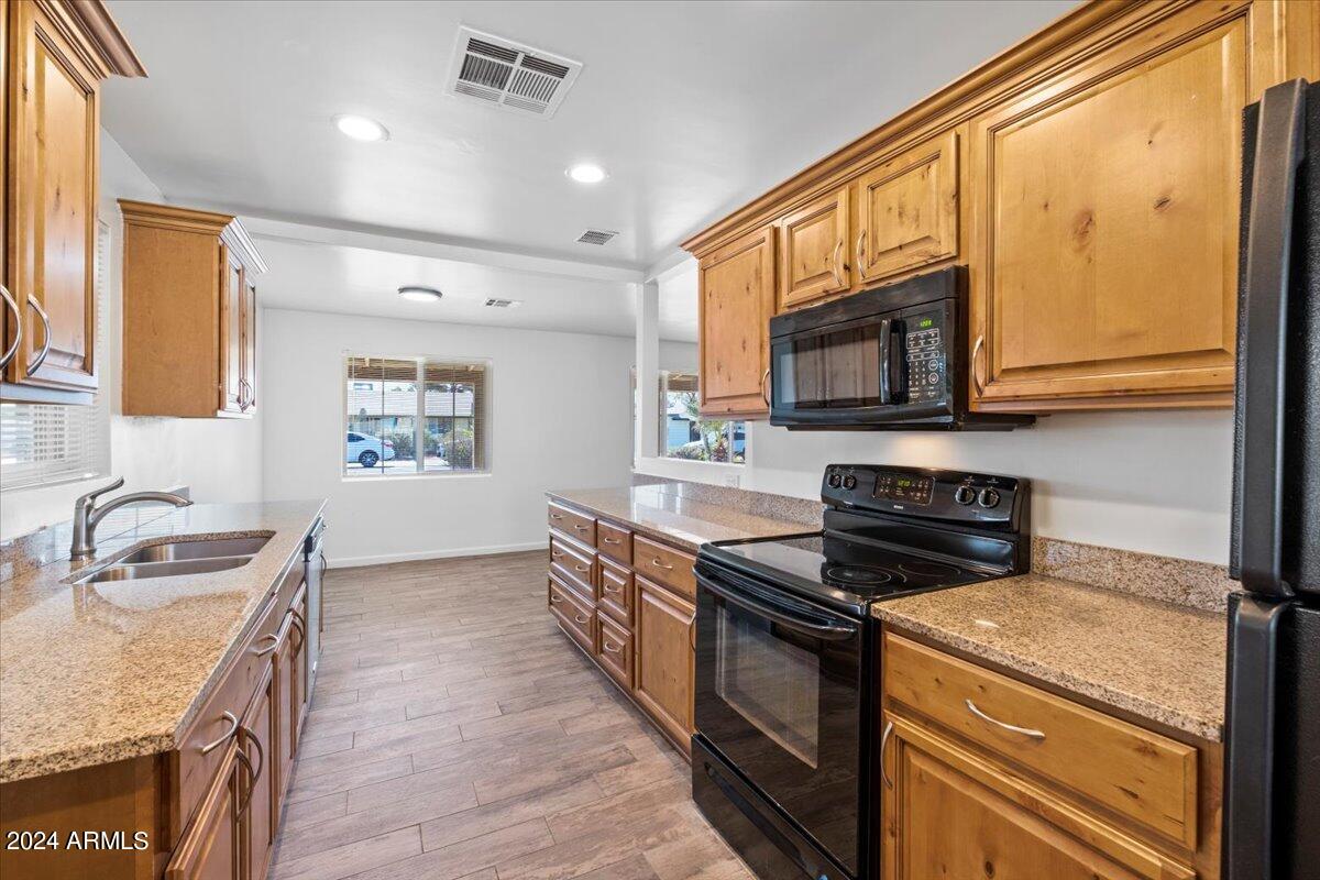 528 W 18TH Street