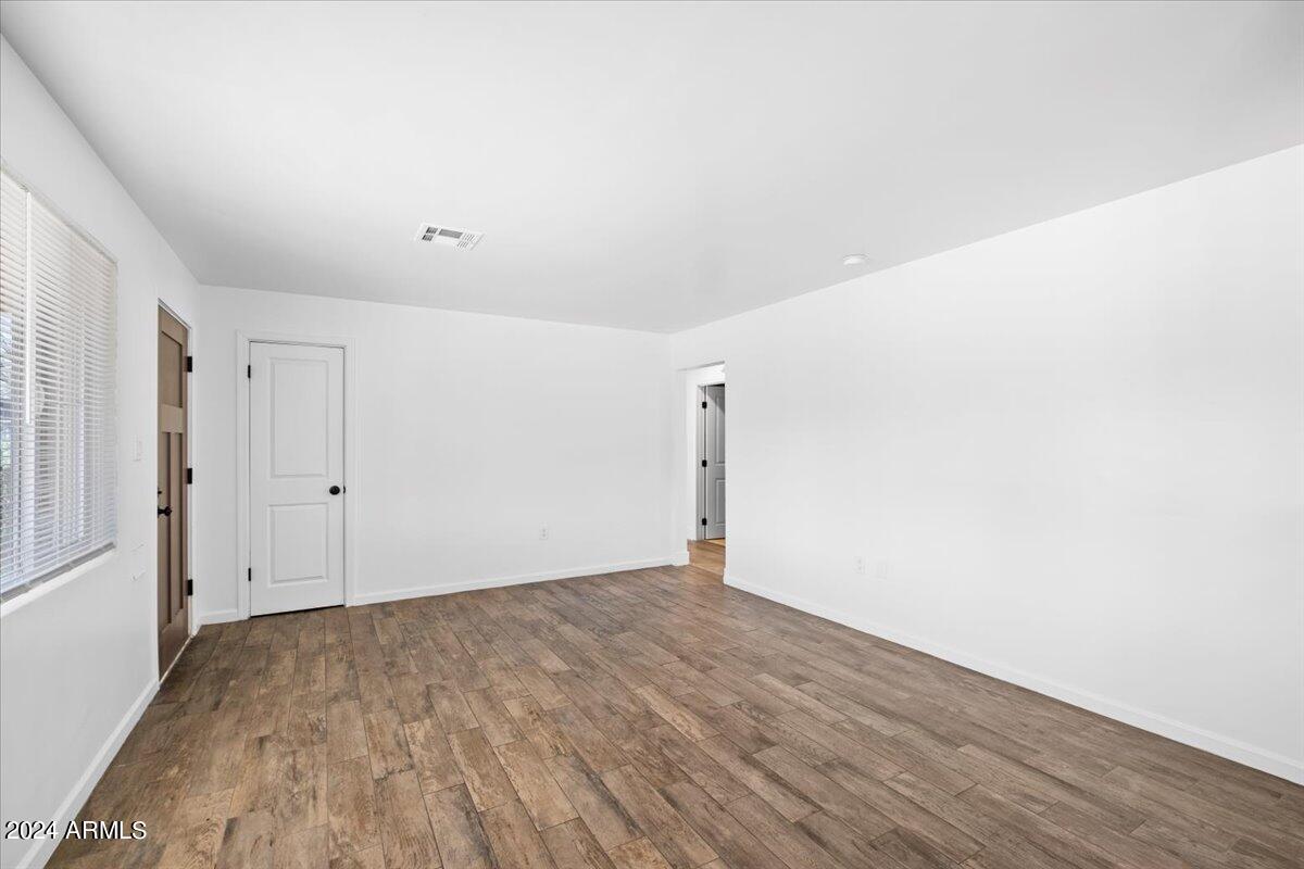 528 W 18TH Street