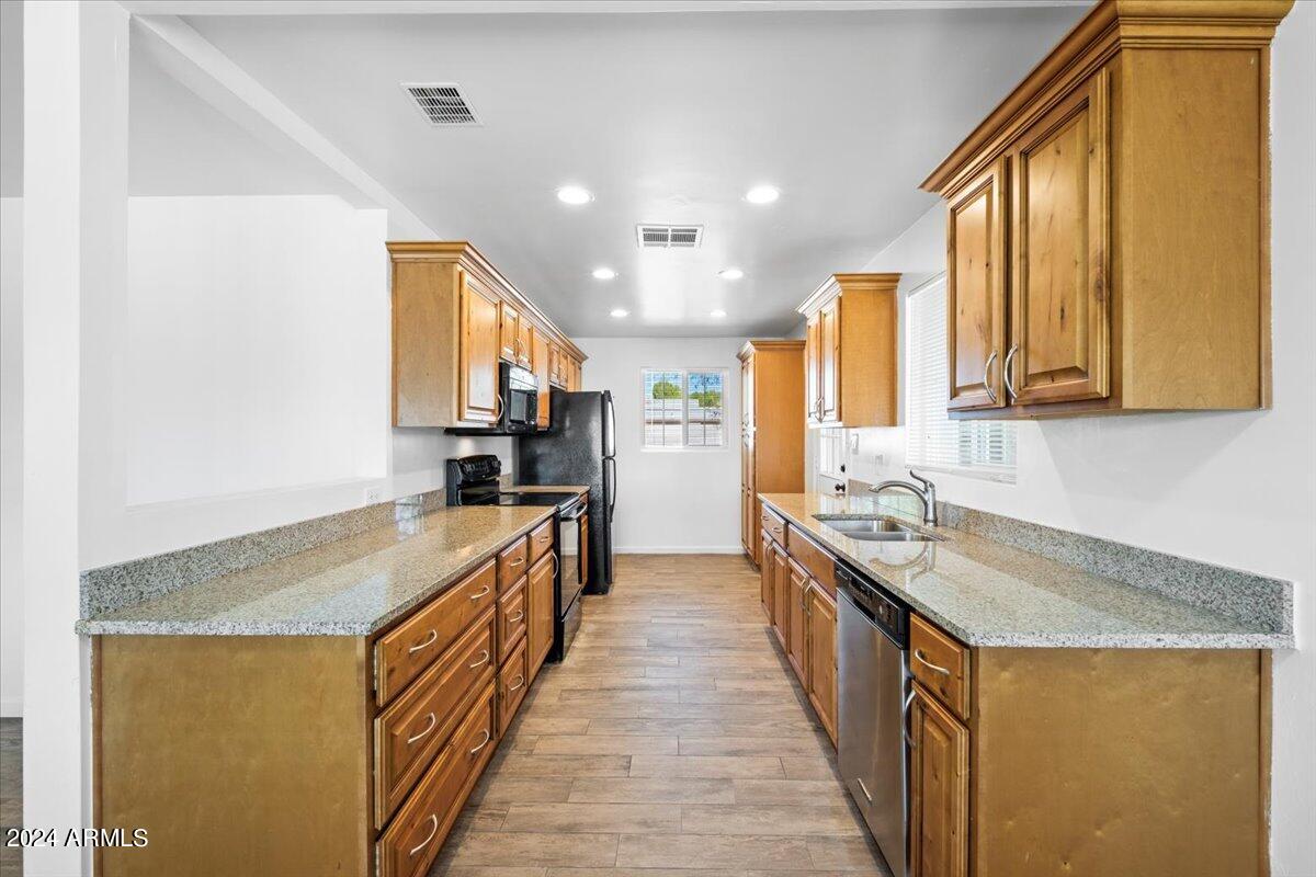 528 W 18TH Street