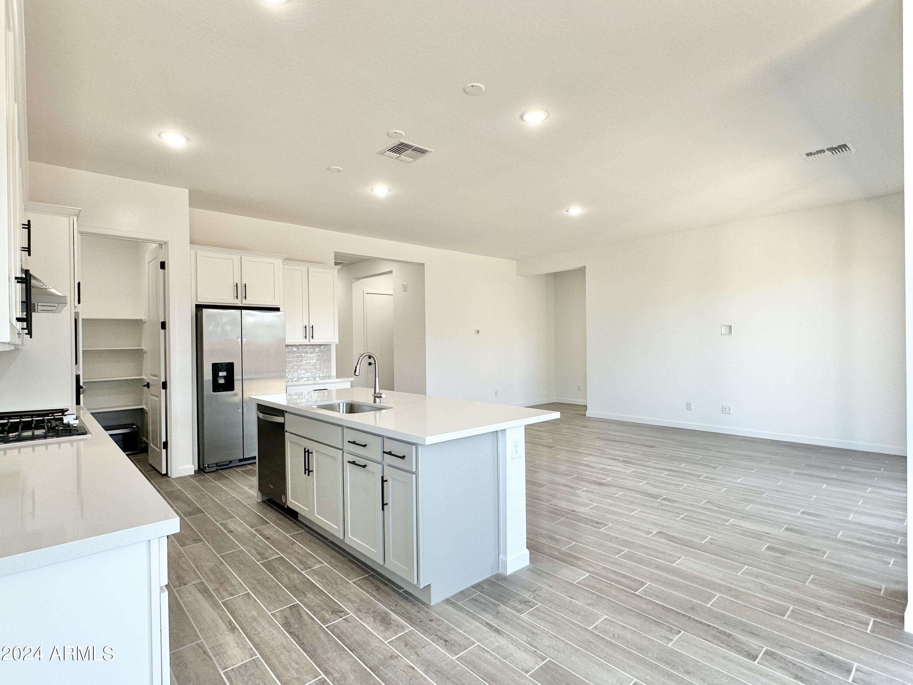 22666 E ROUNDUP Way