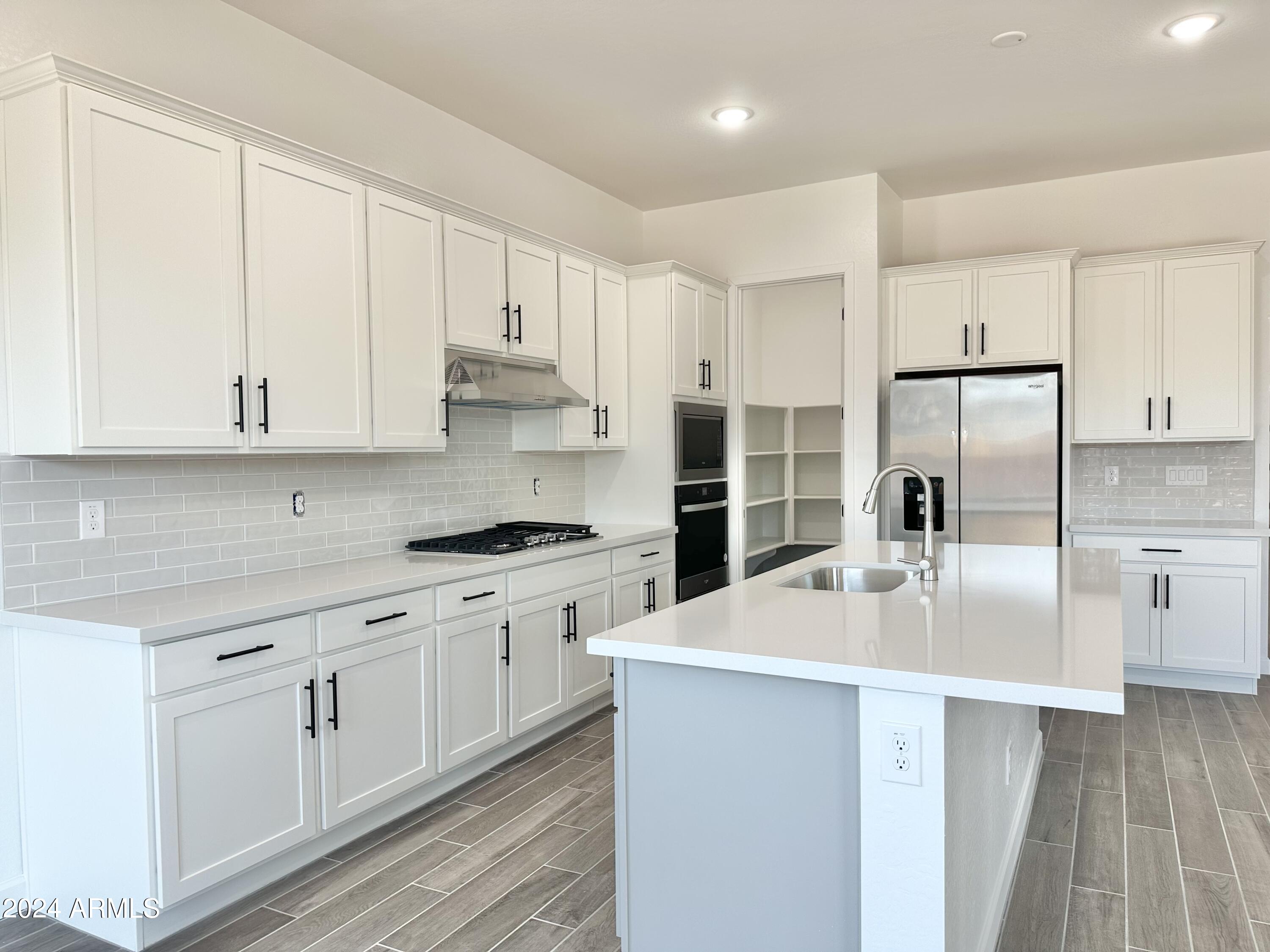 22666 E ROUNDUP Way