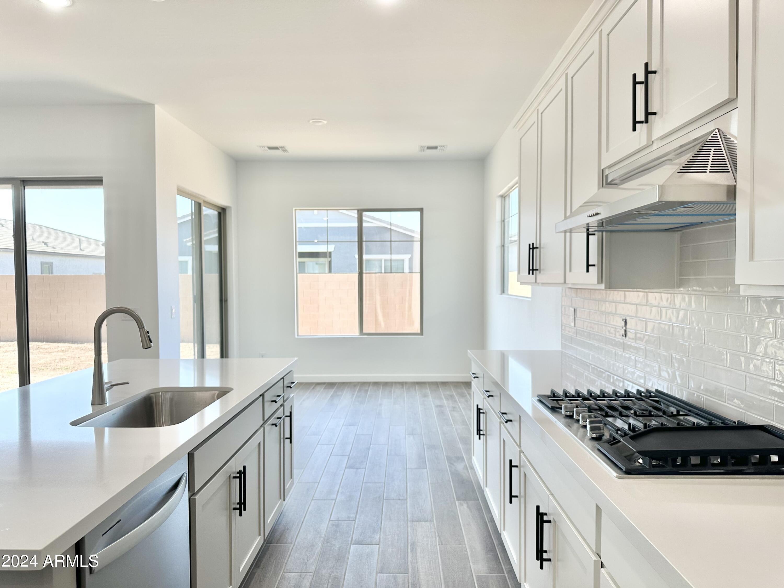22666 E ROUNDUP Way
