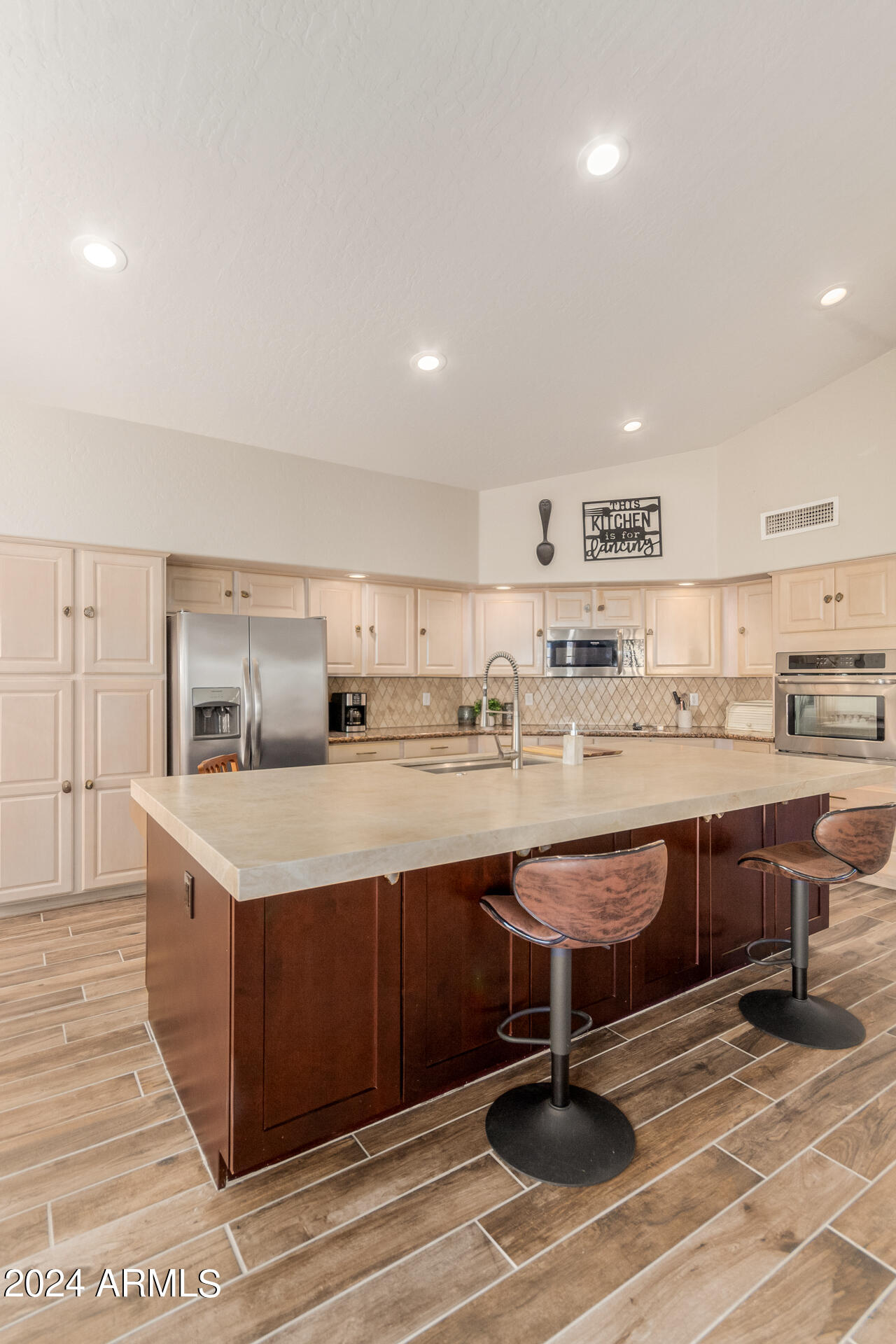 1323 W INDIGO Drive