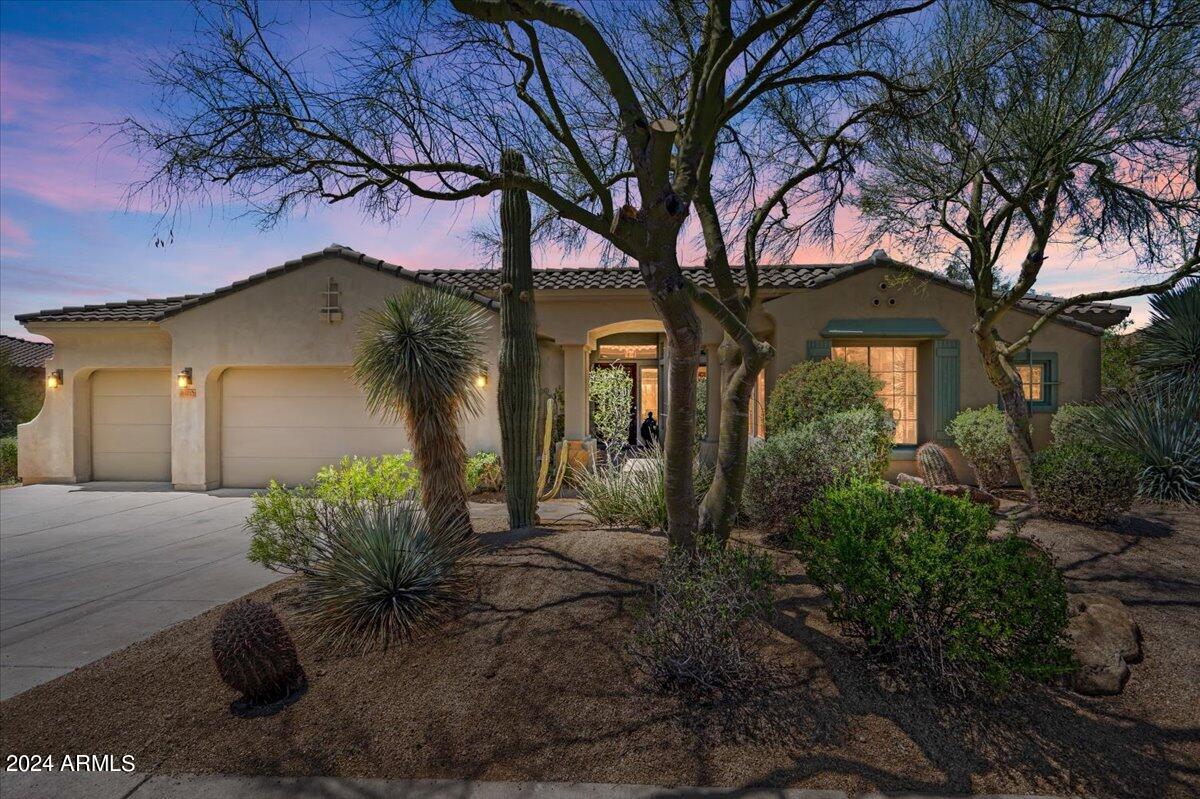 8921 E NORA Circle