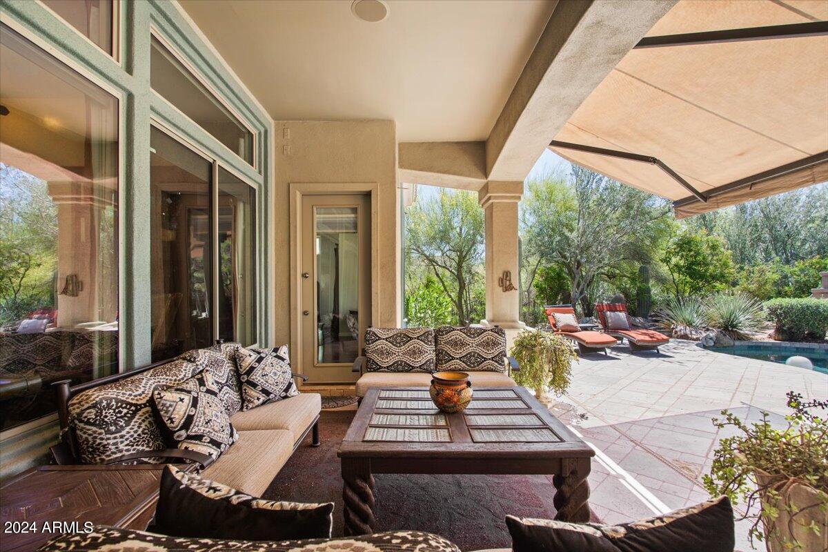 8921 E NORA Circle
