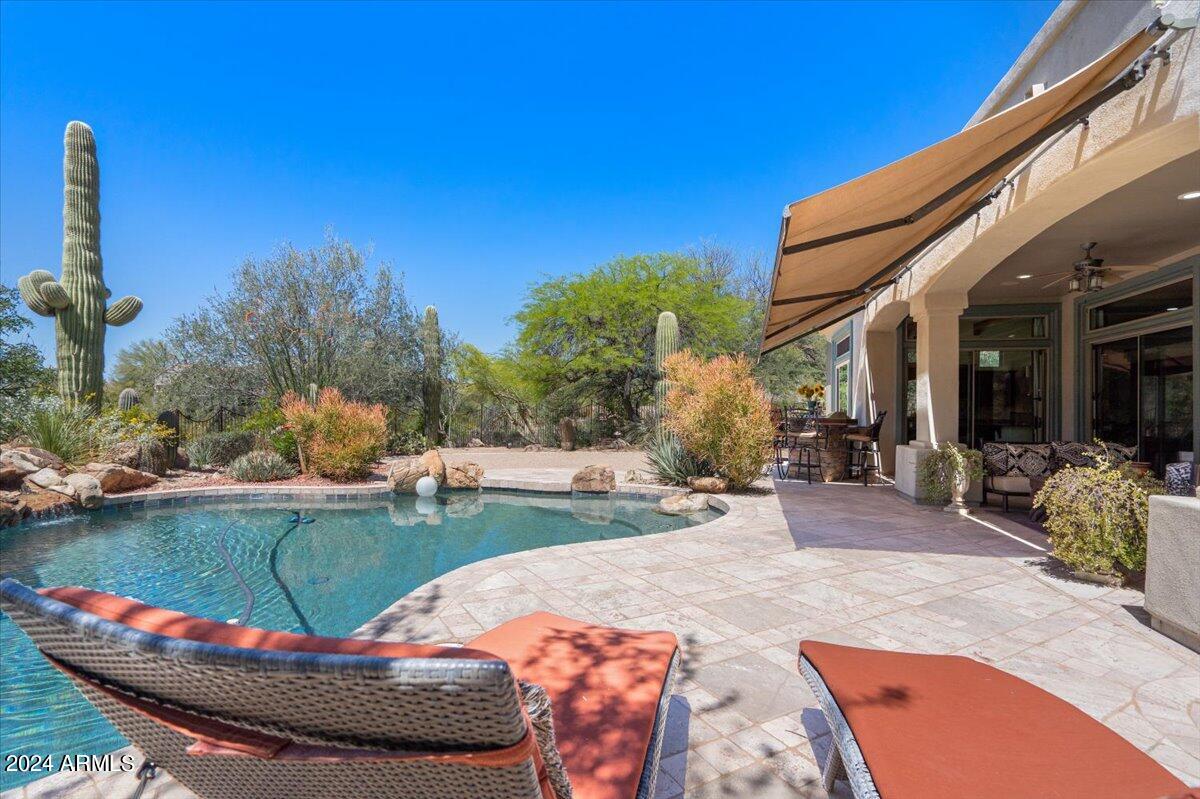 8921 E NORA Circle