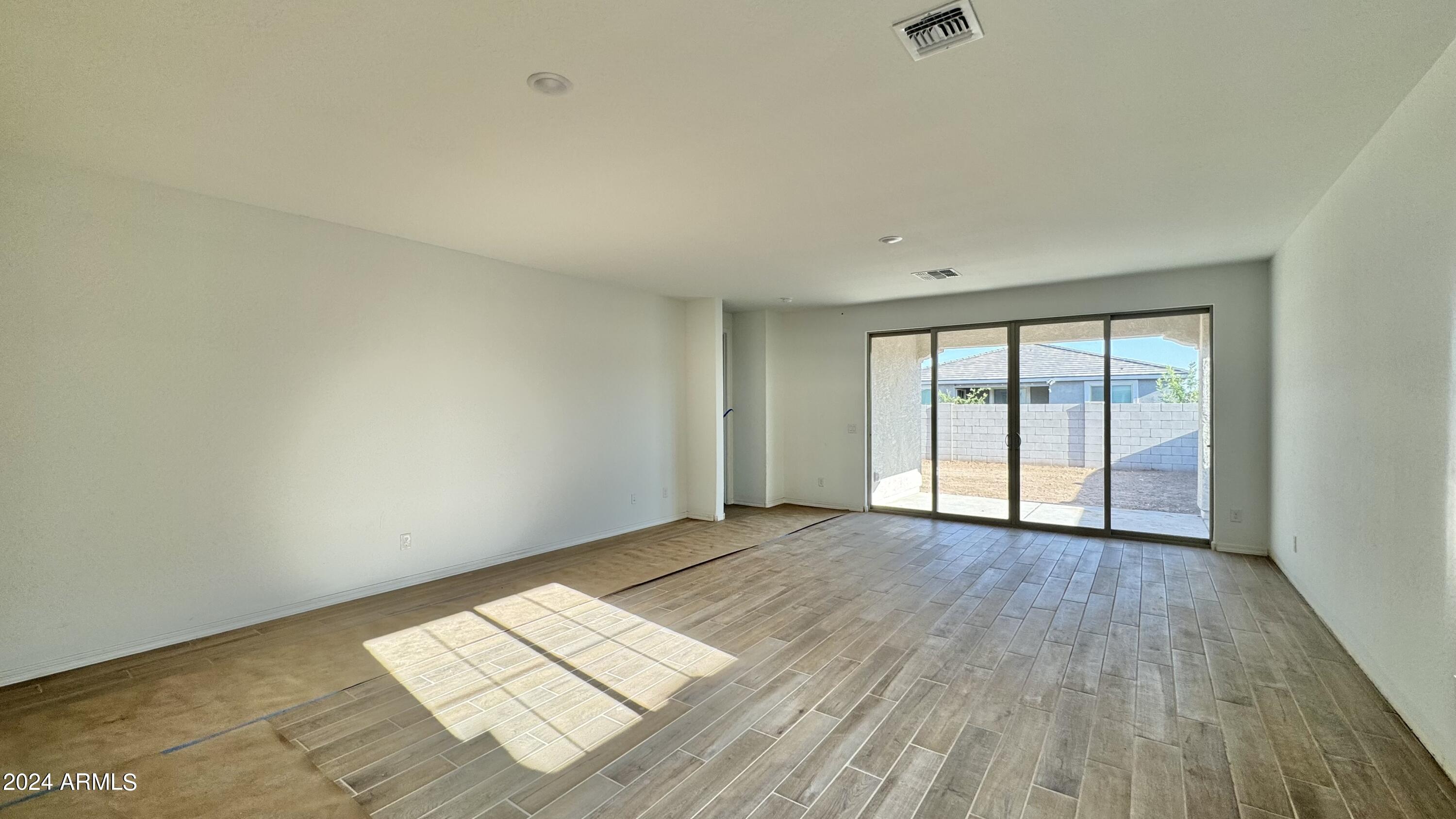 22937 E ROUNDUP Way