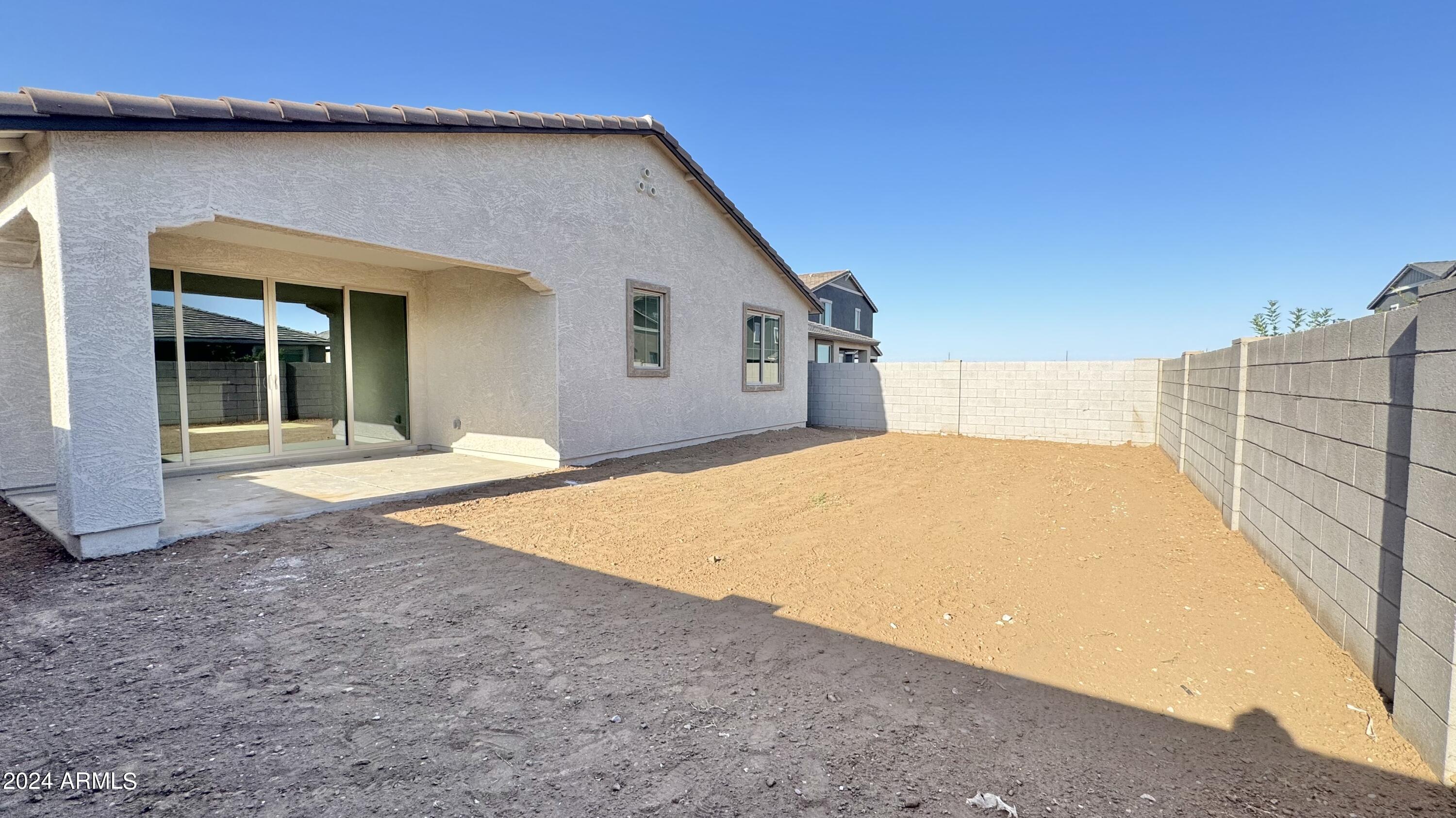 22937 E ROUNDUP Way