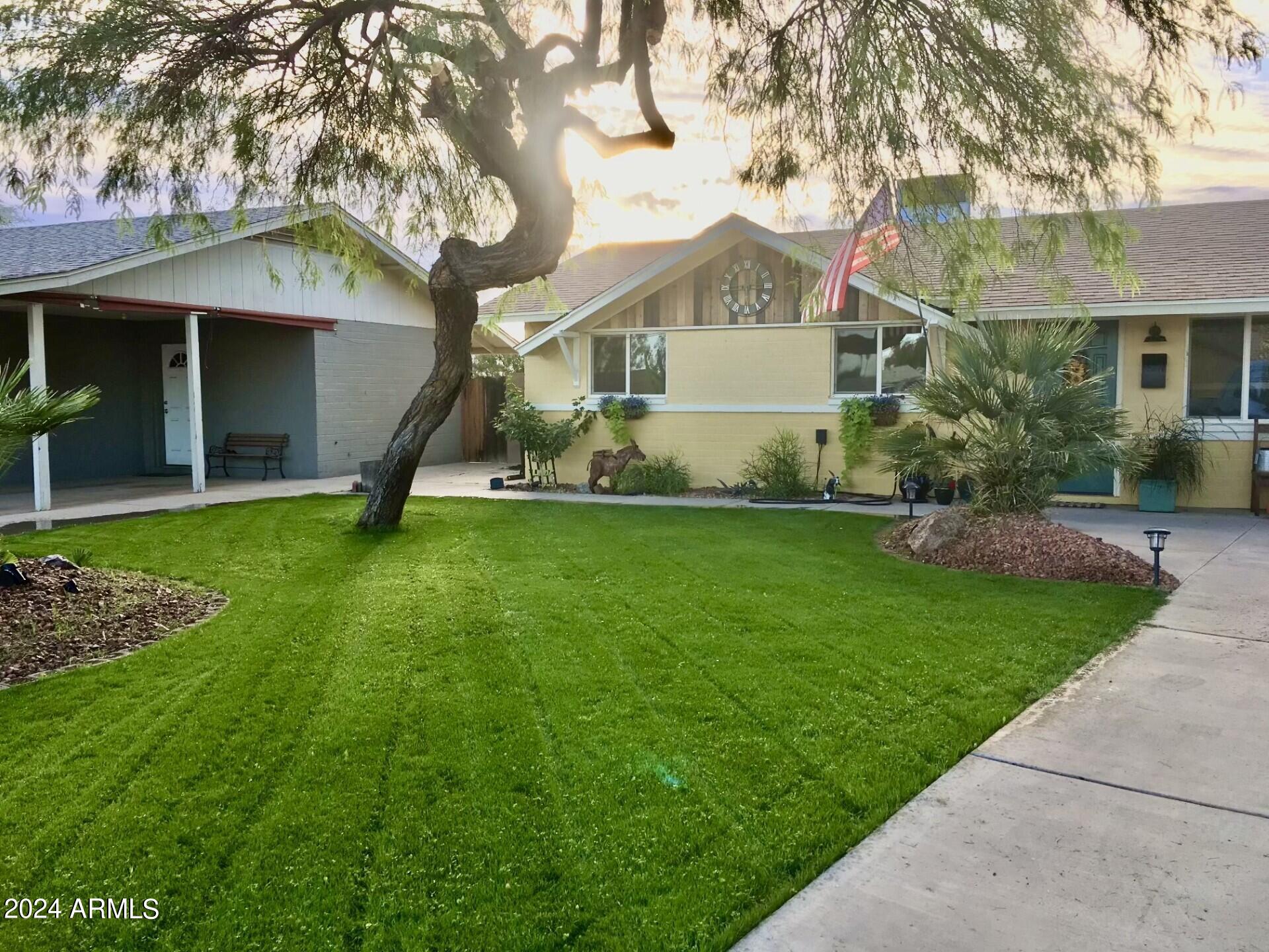 855 W DEL RIO Street
