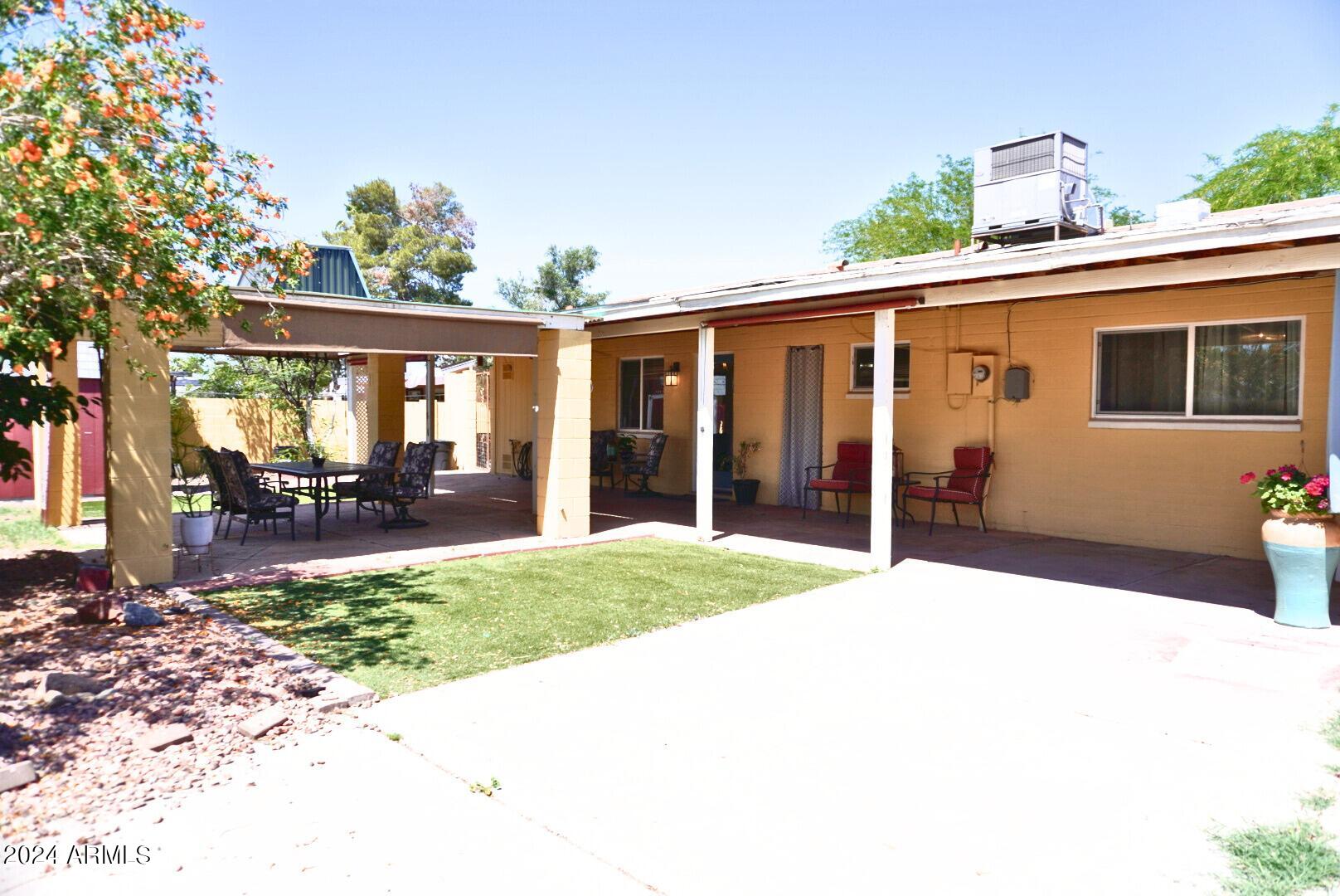 855 W DEL RIO Street
