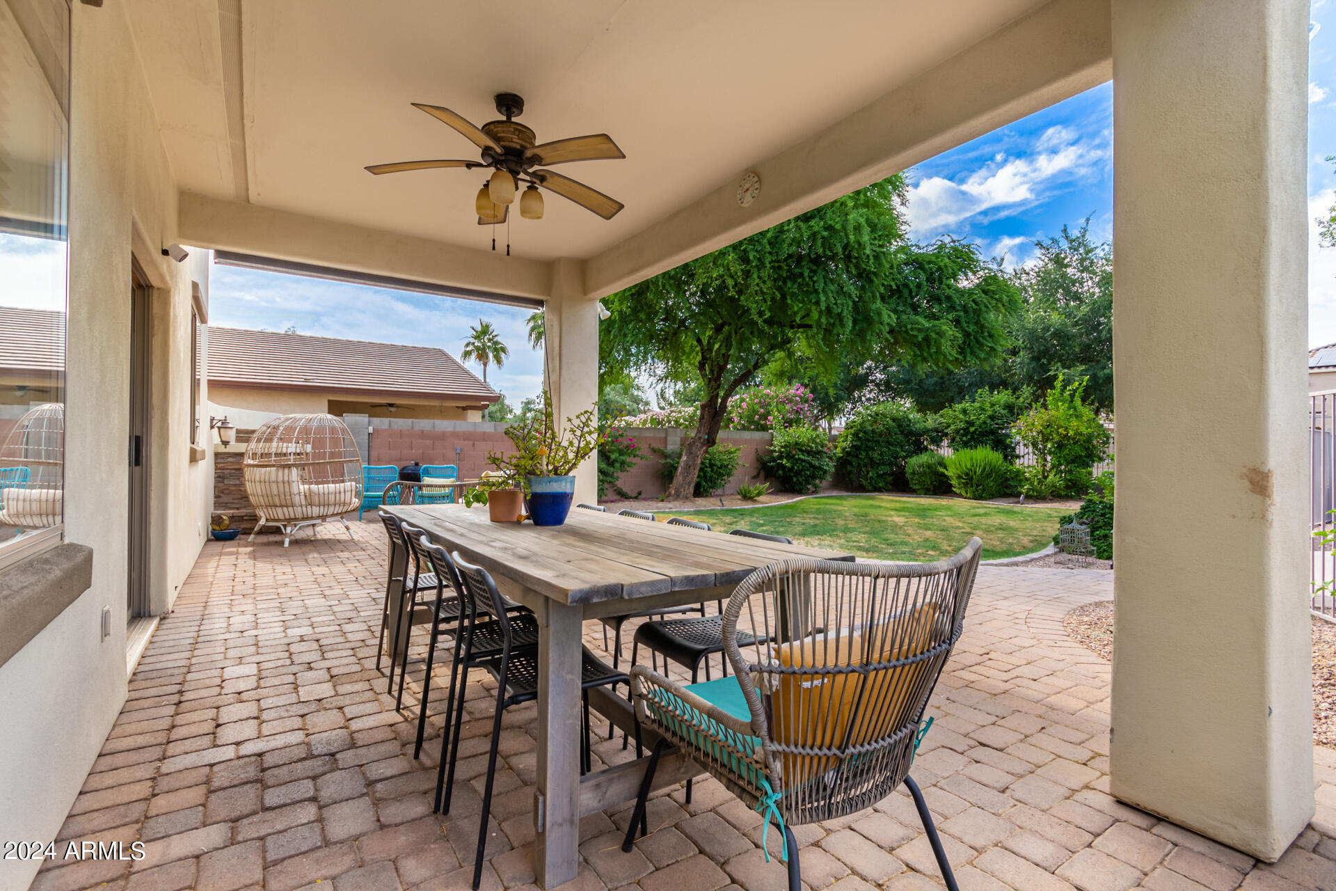 1526 E AZALEA Drive