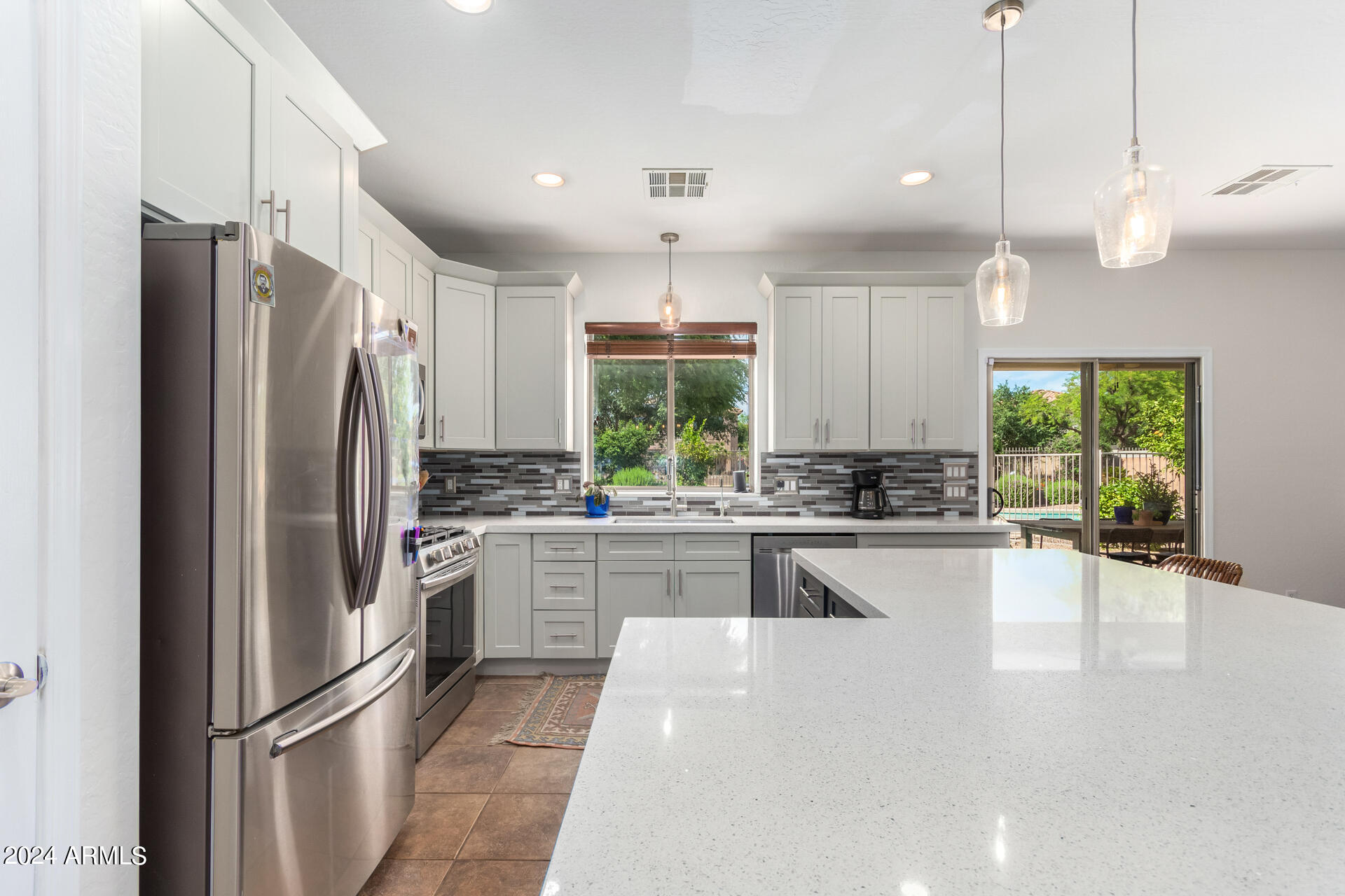 1526 E AZALEA Drive