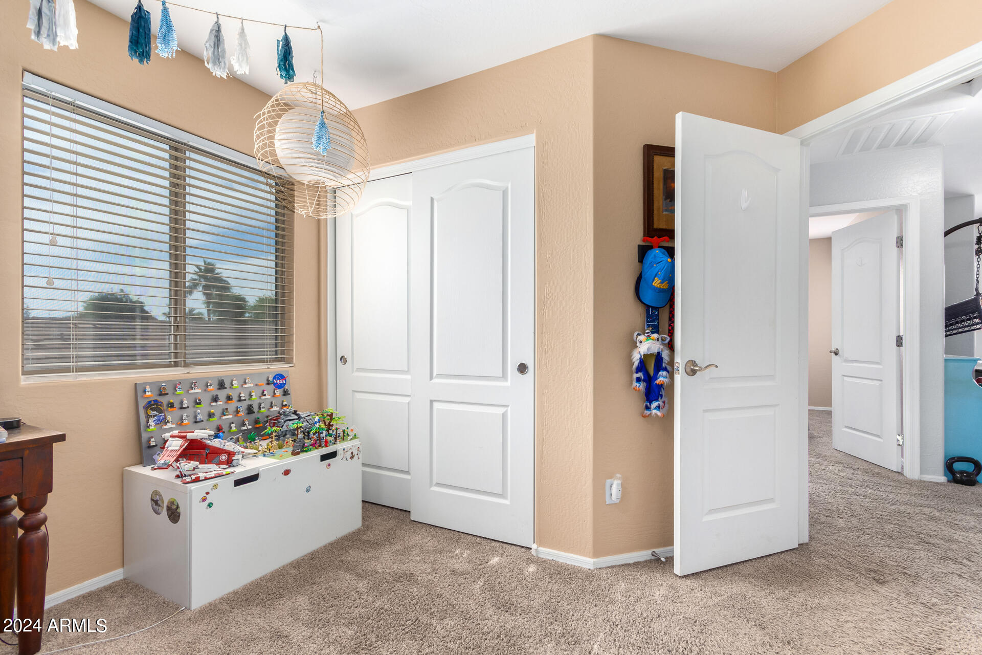 1526 E AZALEA Drive