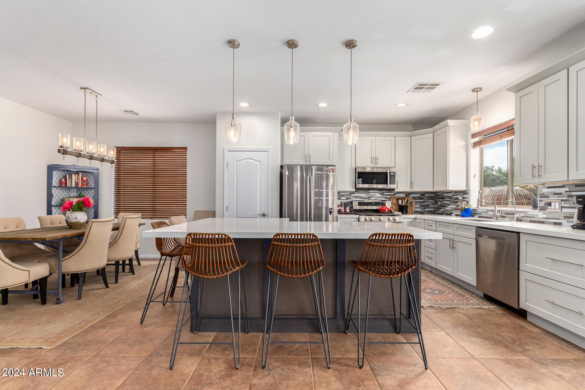 1526 E AZALEA Drive
