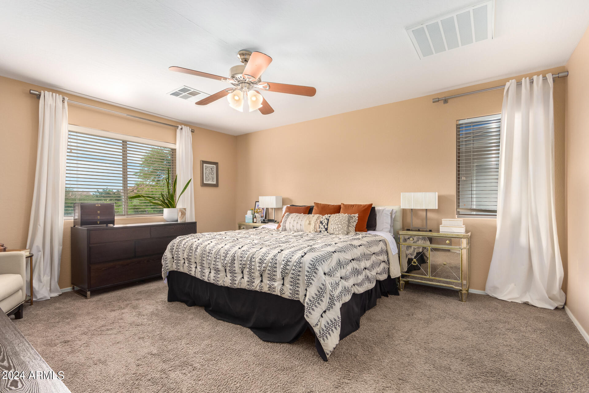 1526 E AZALEA Drive