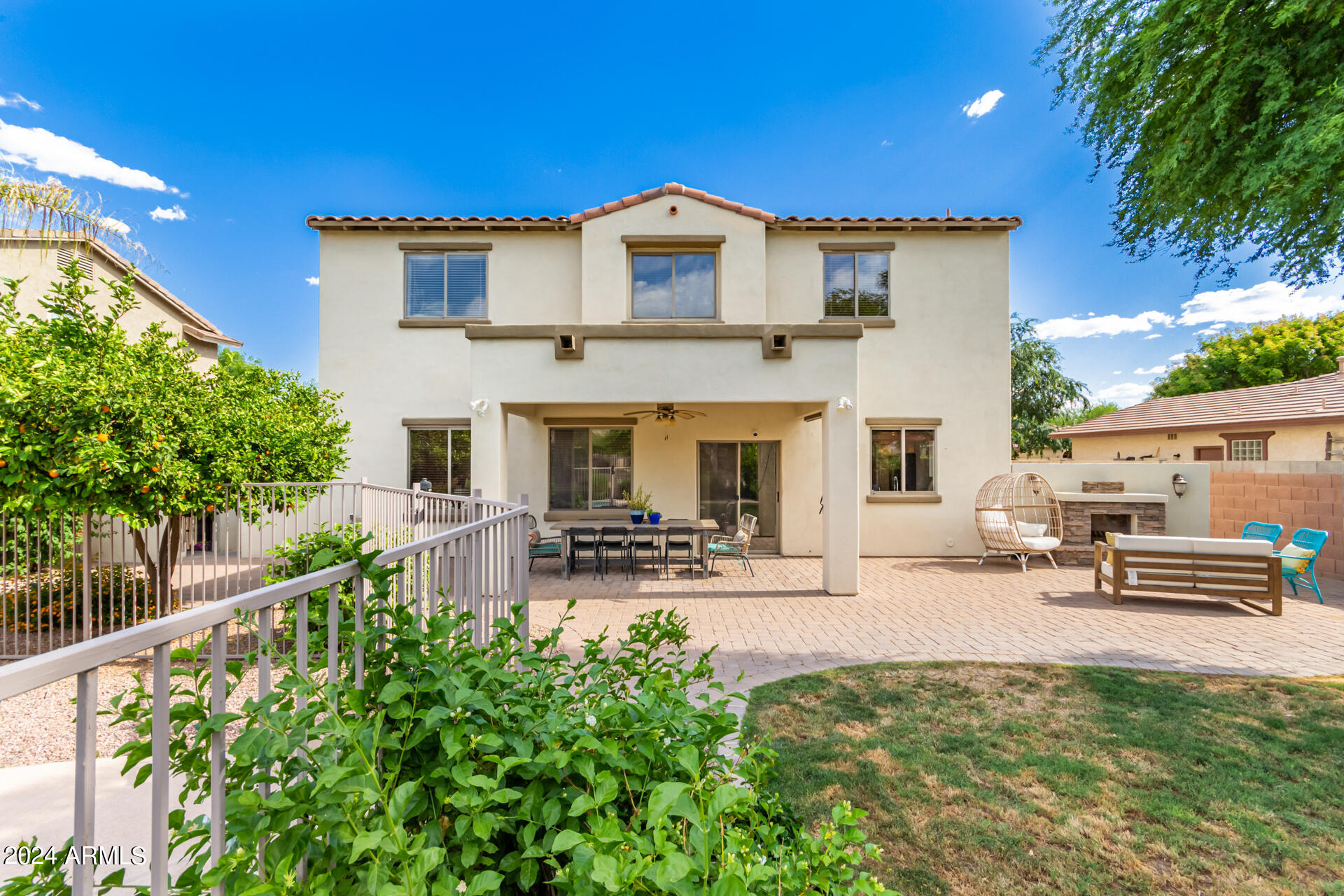 1526 E AZALEA Drive