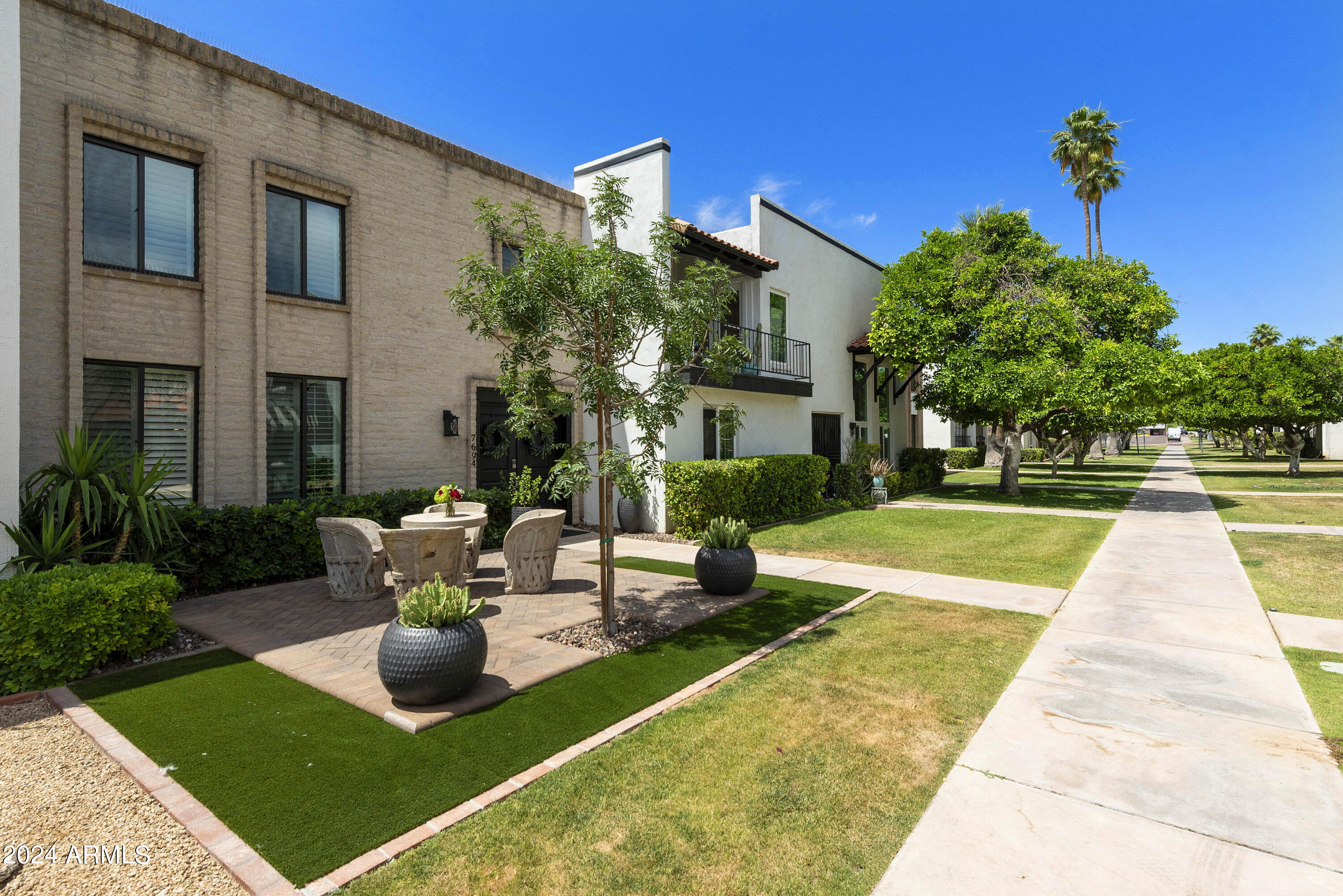 7694 E MINNEZONA Avenue