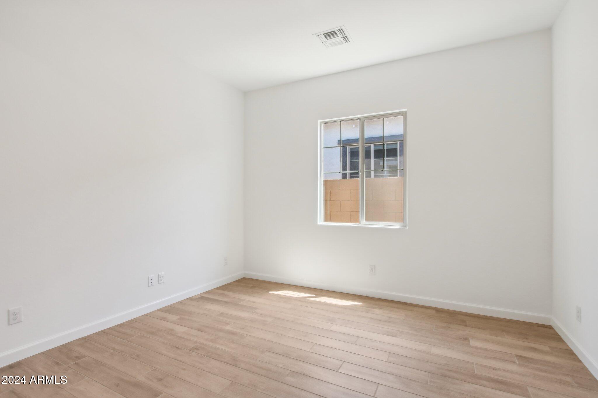22682 E ROUNDUP Way