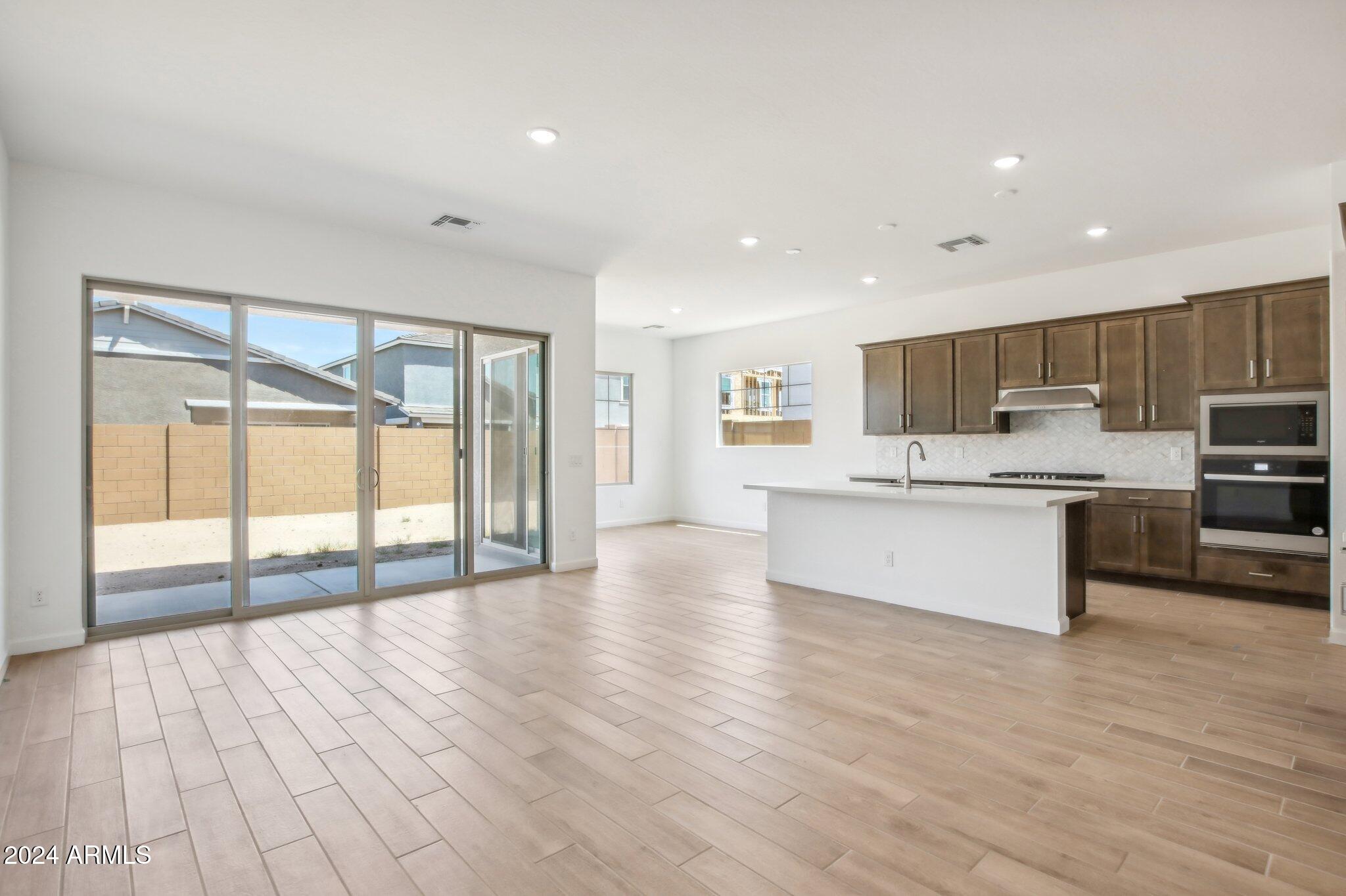 22682 E ROUNDUP Way