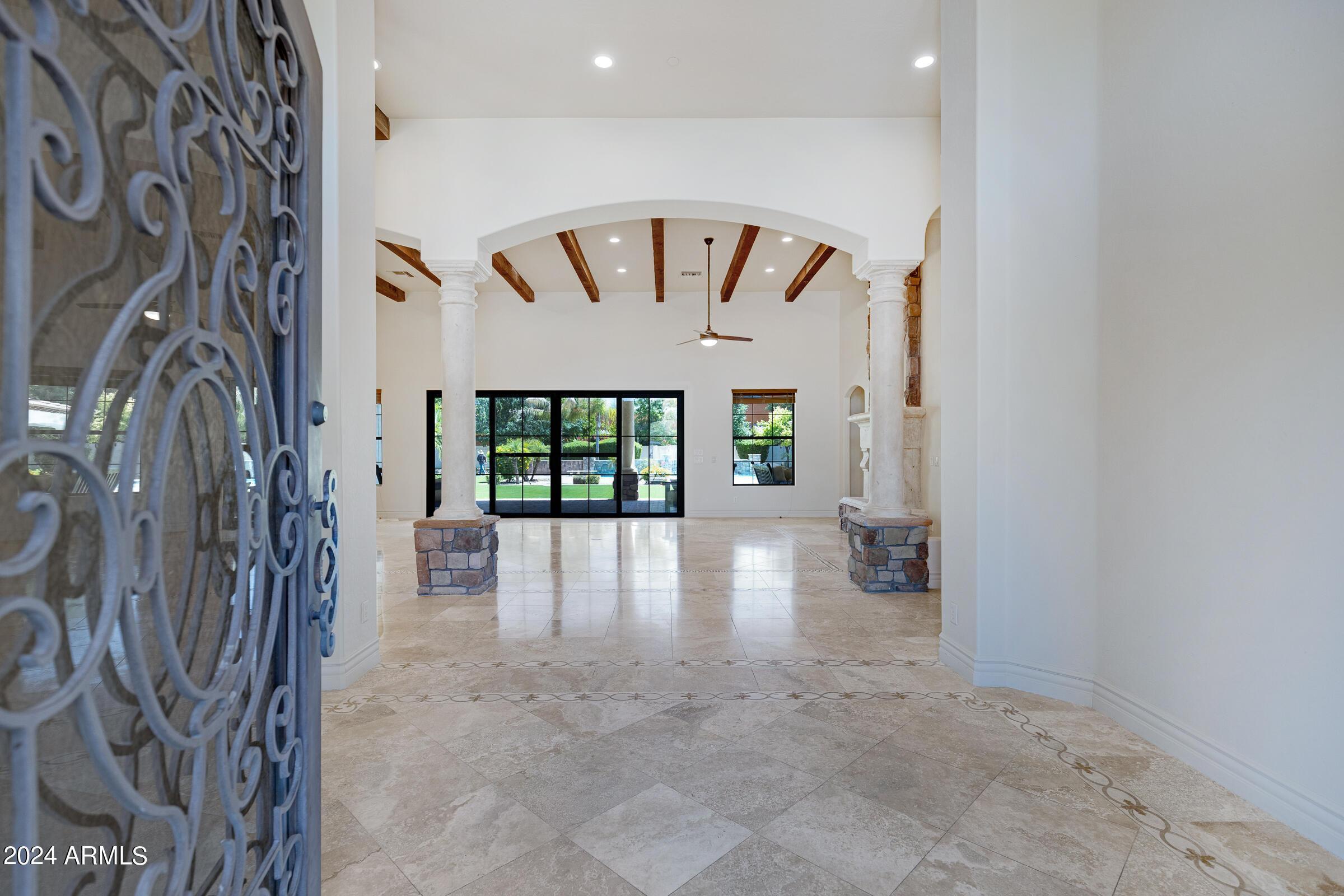 1435 E RAVEN Court